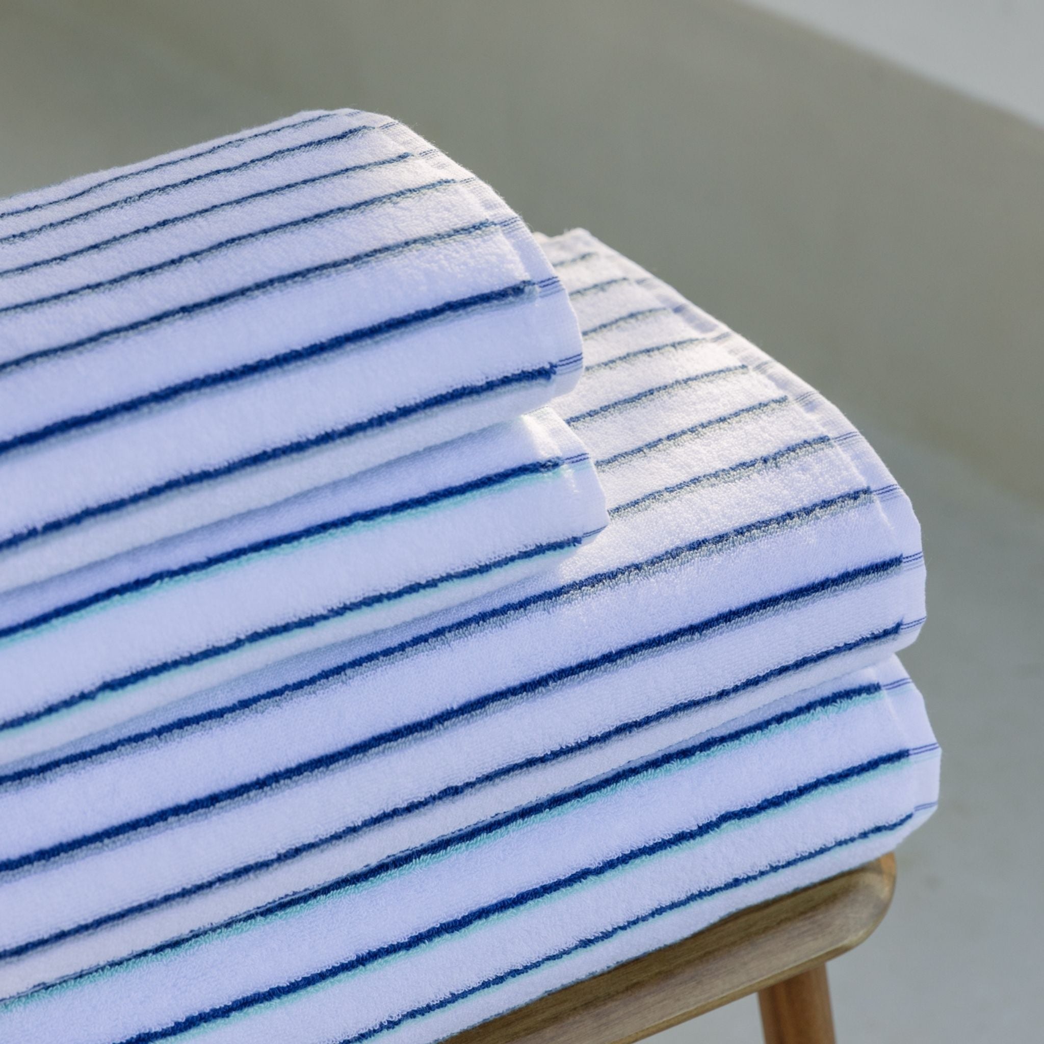 torres-novas-bath-lima-vertical-stripes-bath-towel-blue-green-lifestyle-1.jpg