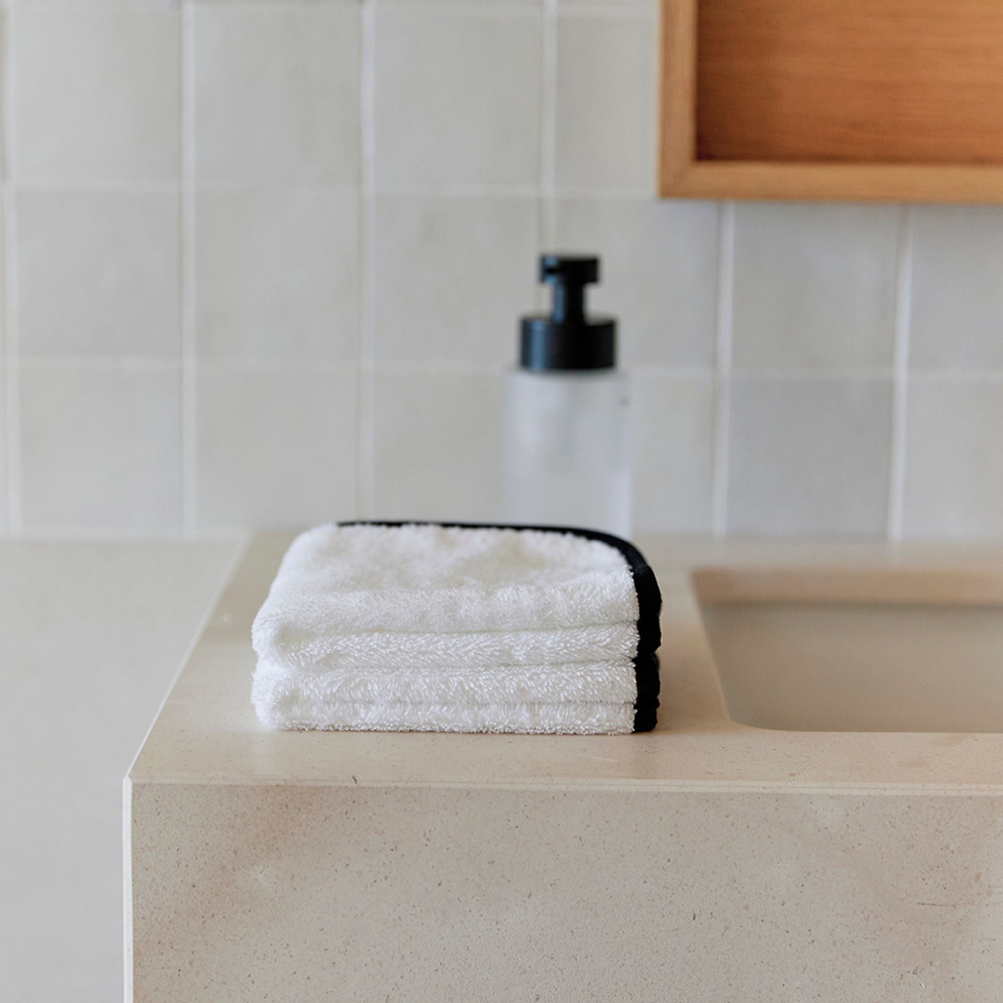 Black Mira face towel - Torres Novas