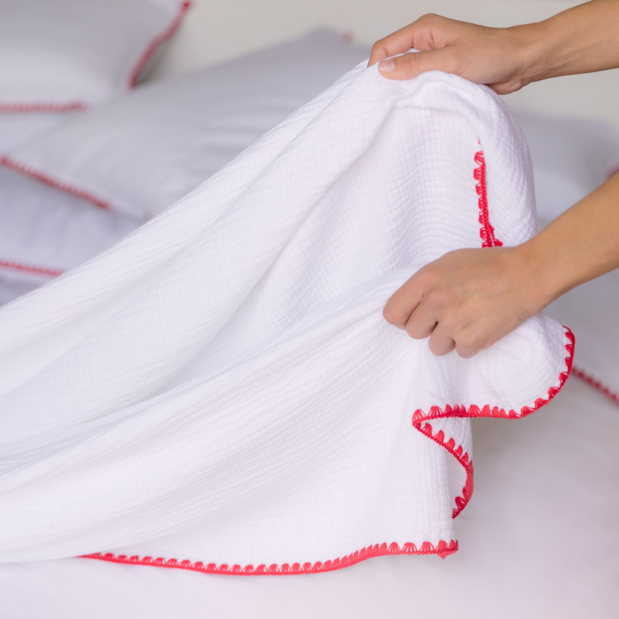 torres-novas-bed-cascais-cotton-gauze-throws-red-lifestyle-7.jpg