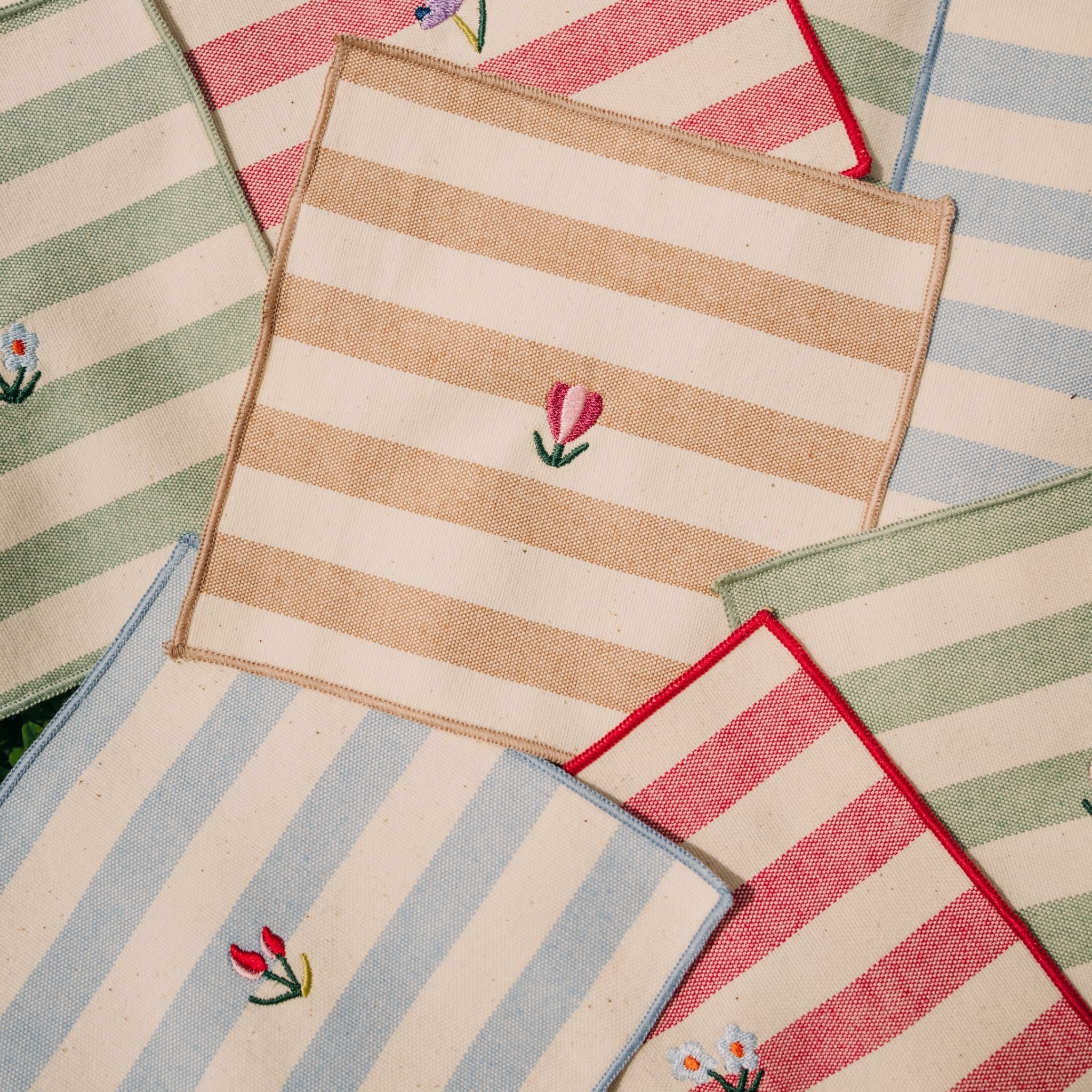 Barra napkin with flower embroidery