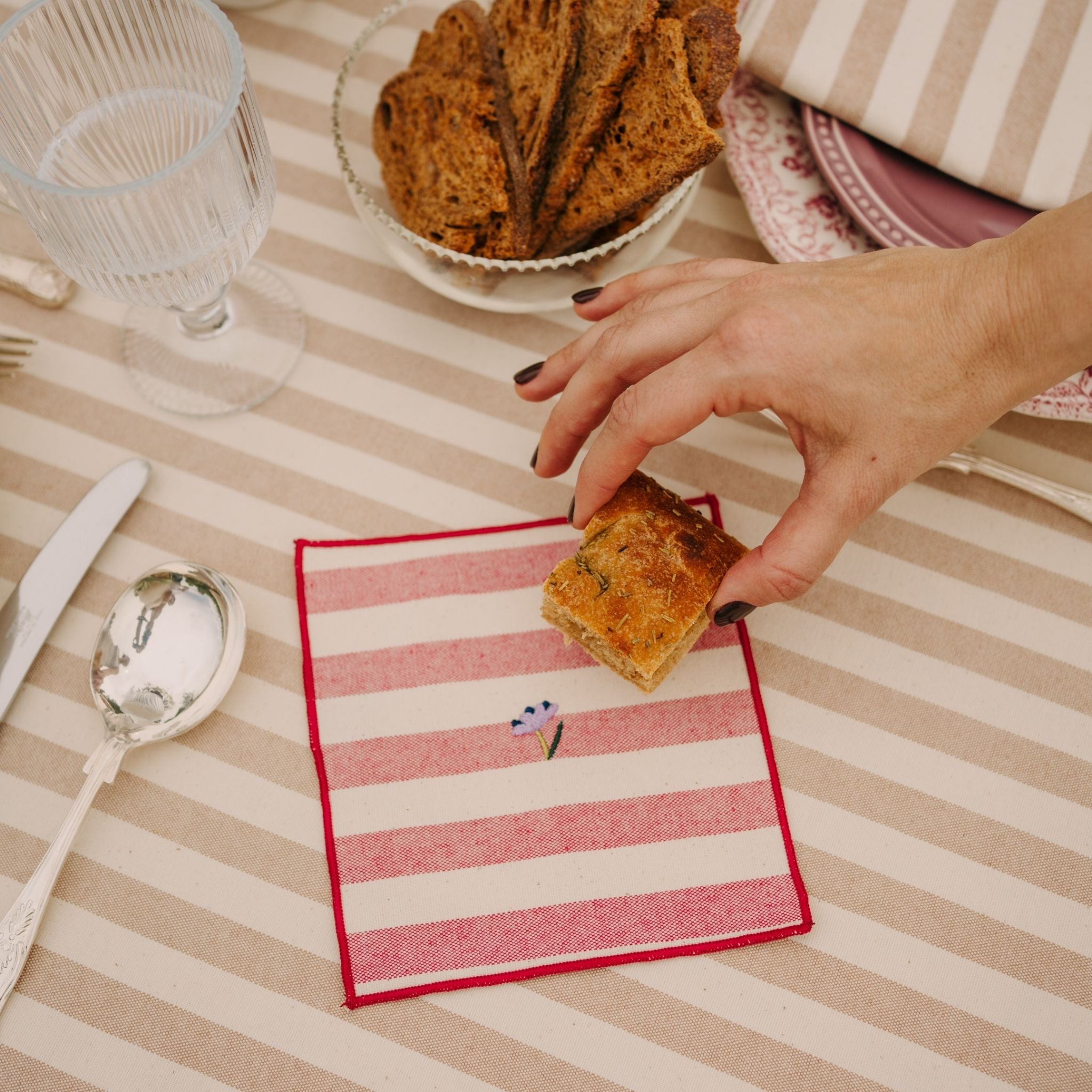 Barra napkin with flower embroidery