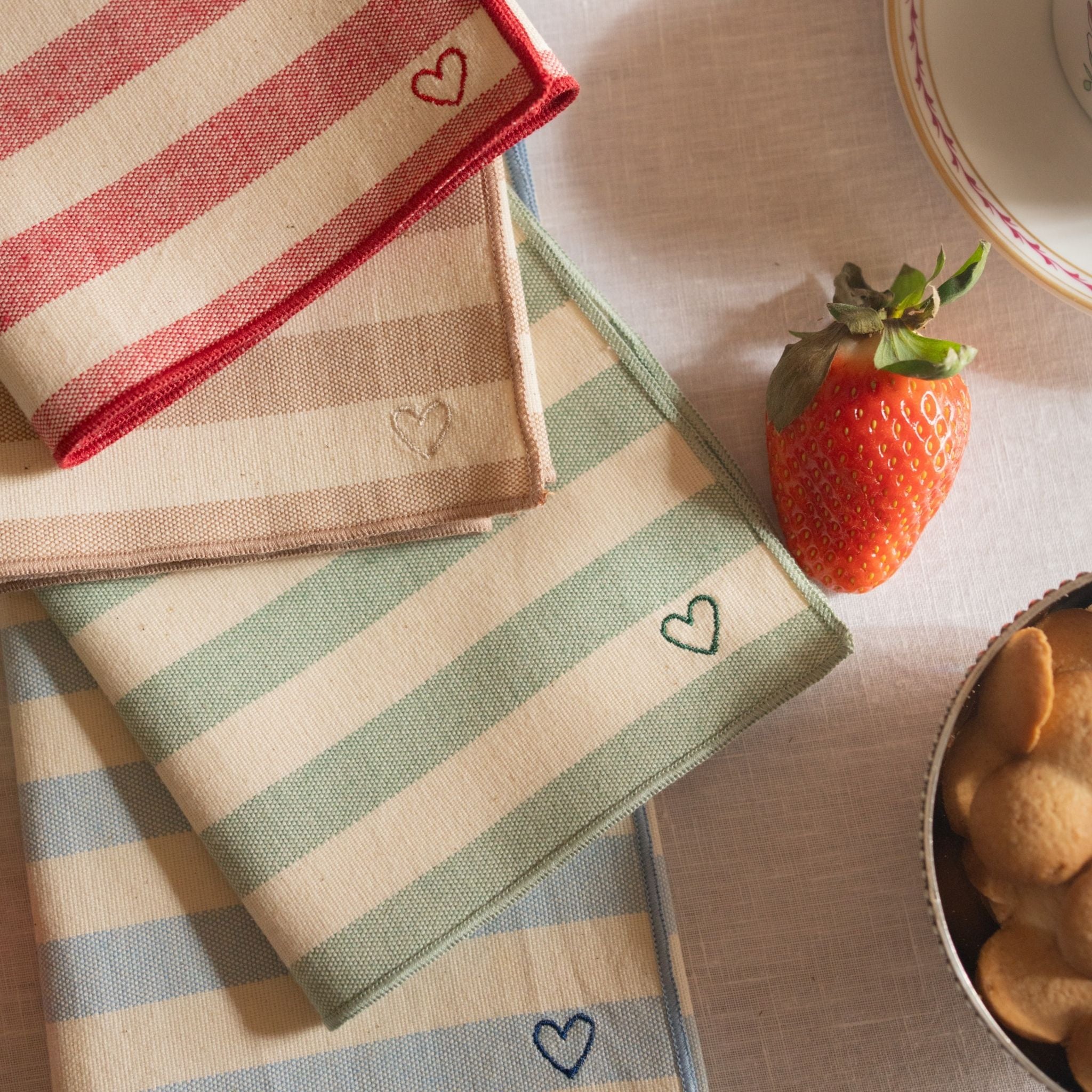 Barra Napkins with heart embroidery