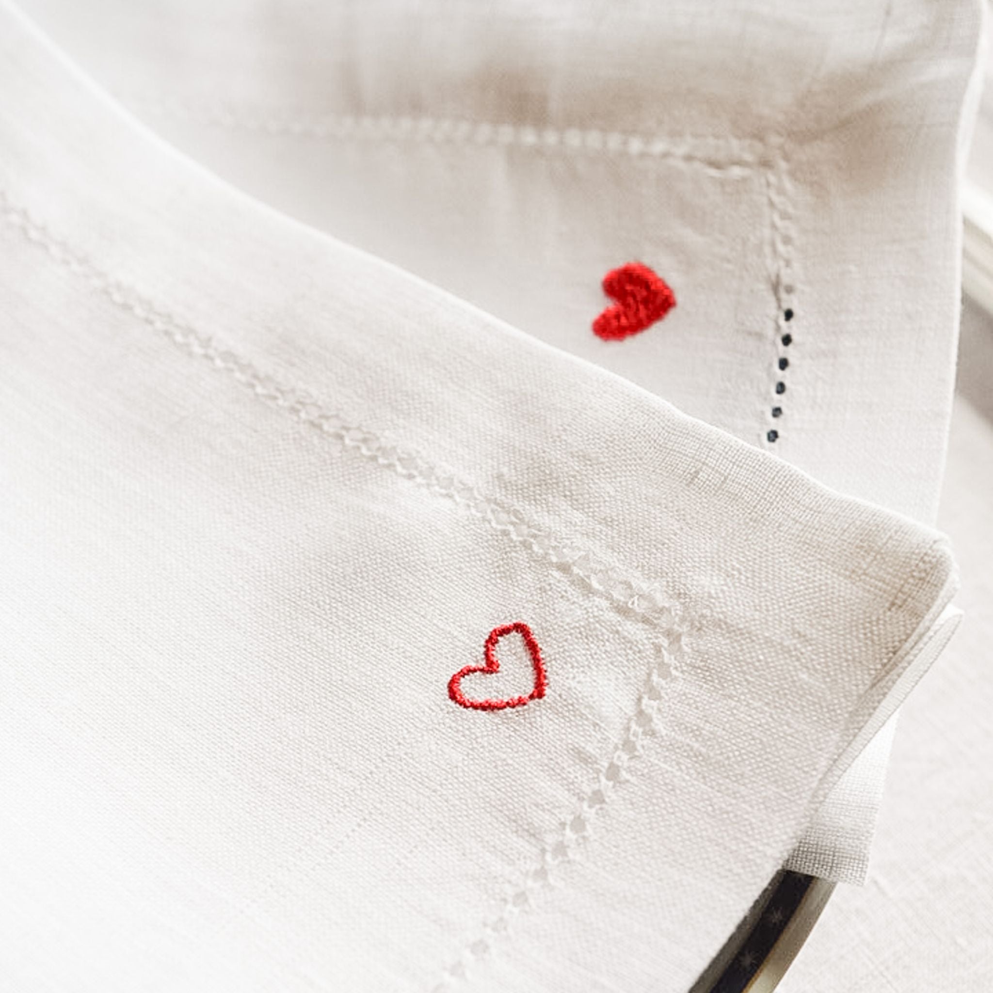 Mafra linen with heart embroidery