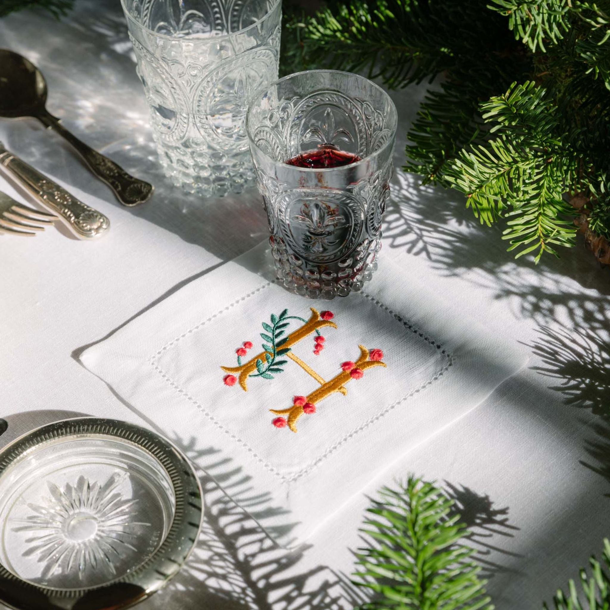 Mafra cocktail napkins with embroidered Christmas letters (Set of 4)