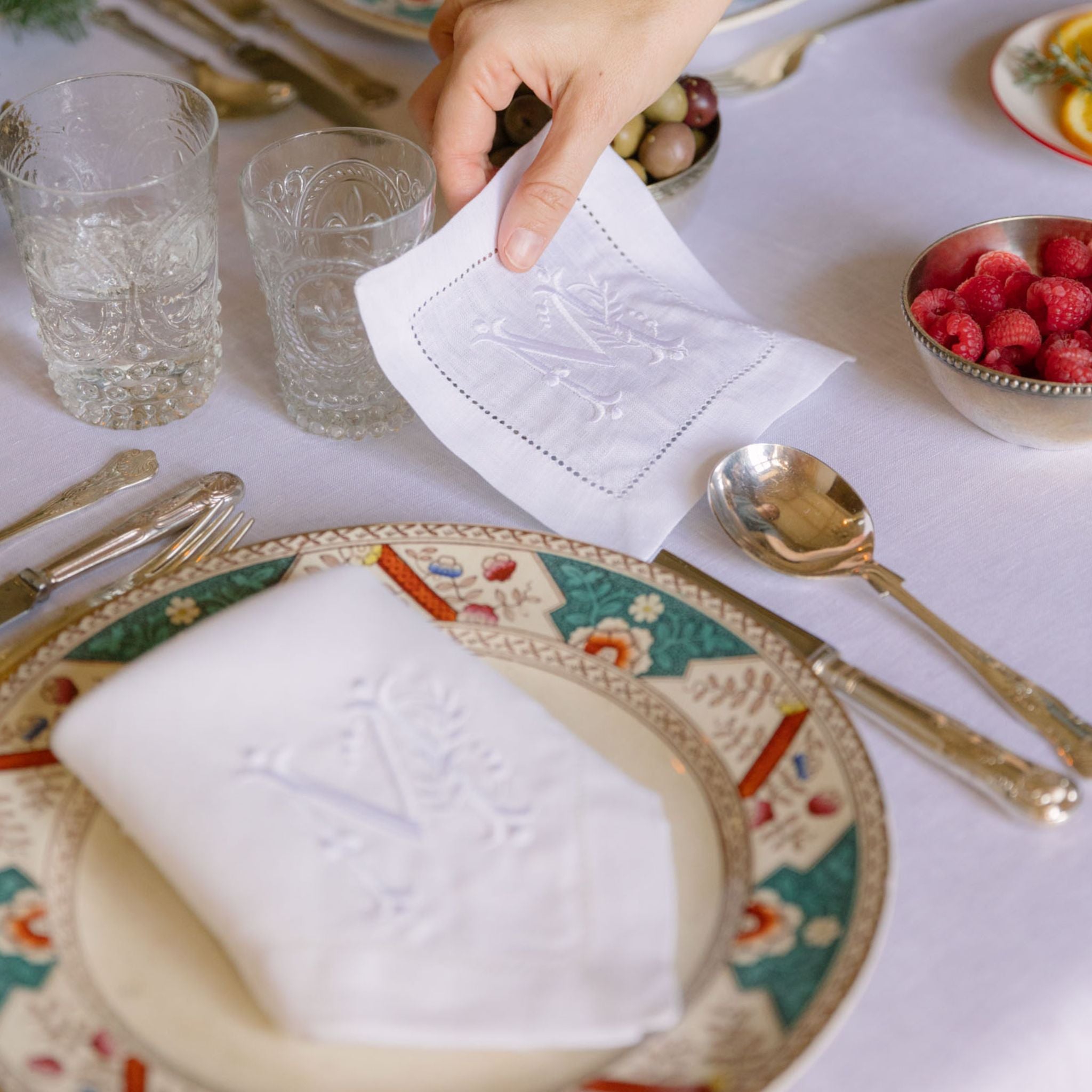 Mafra napkins embroidered with white Christmas letters (Pack of 2)