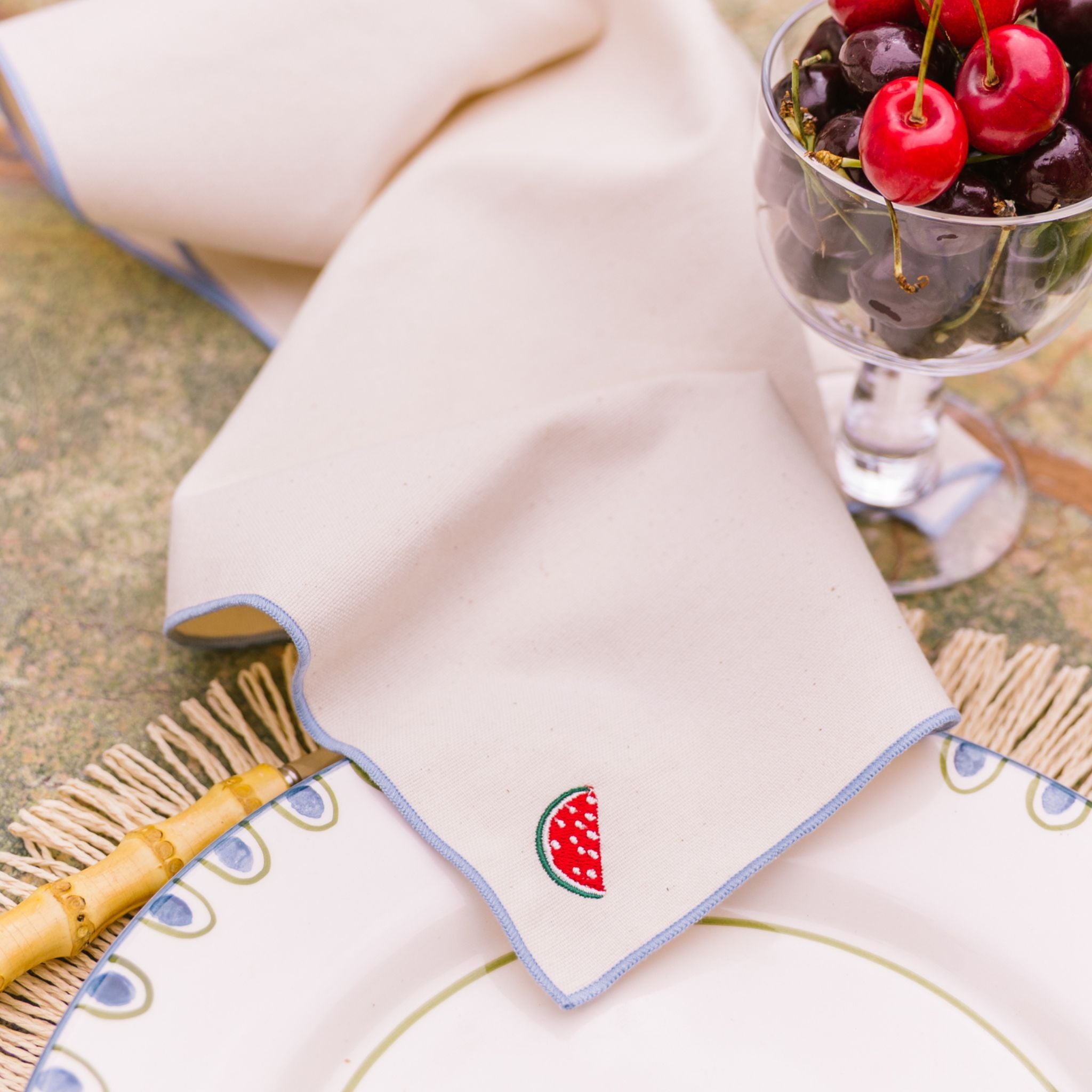 Lot De 2 Serviettes De Table Brodées Main - Motifs Floraux Uniques, Fait En France