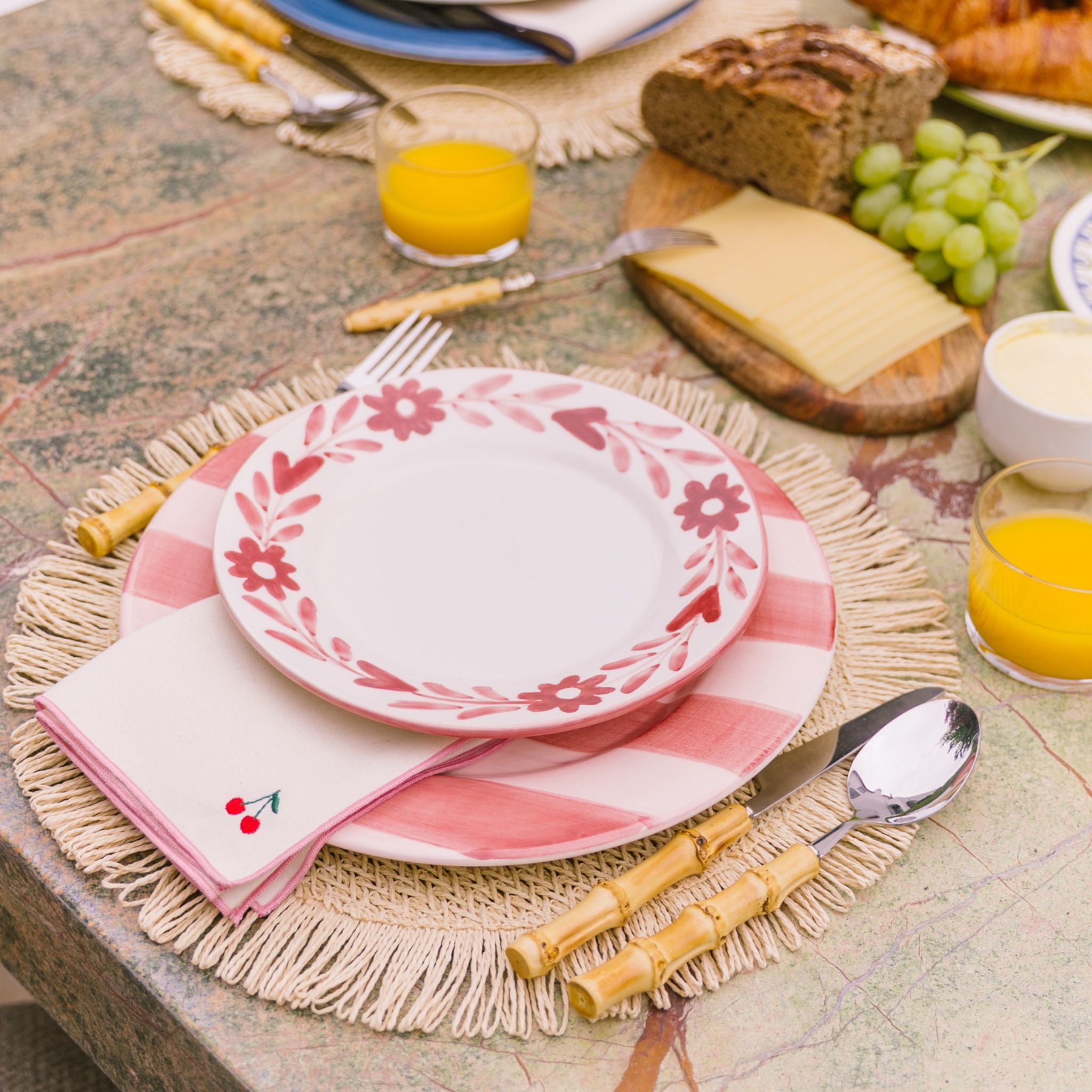 Ecru Nazaré napkins with fruit embroidery