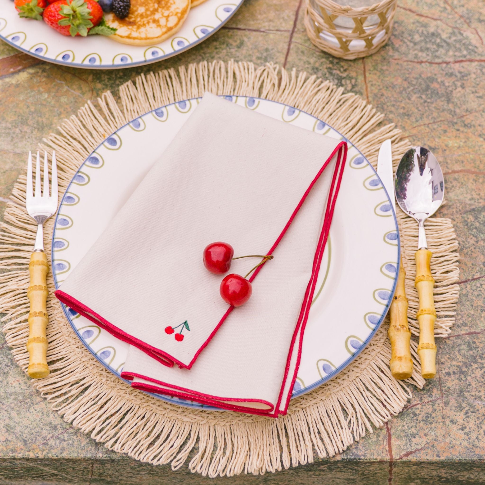 Ecru Nazaré napkins with fruit embroidery