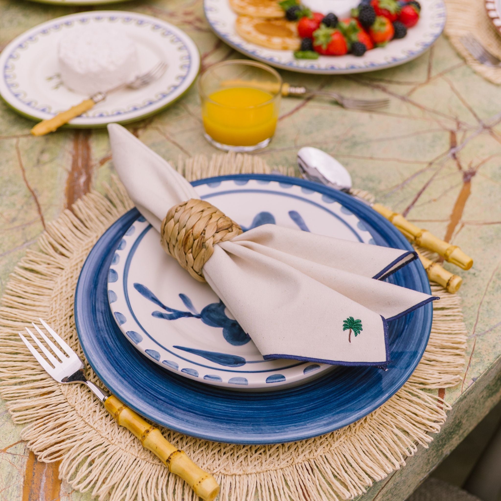 Ecru Nazaré napkins with summer embroidery