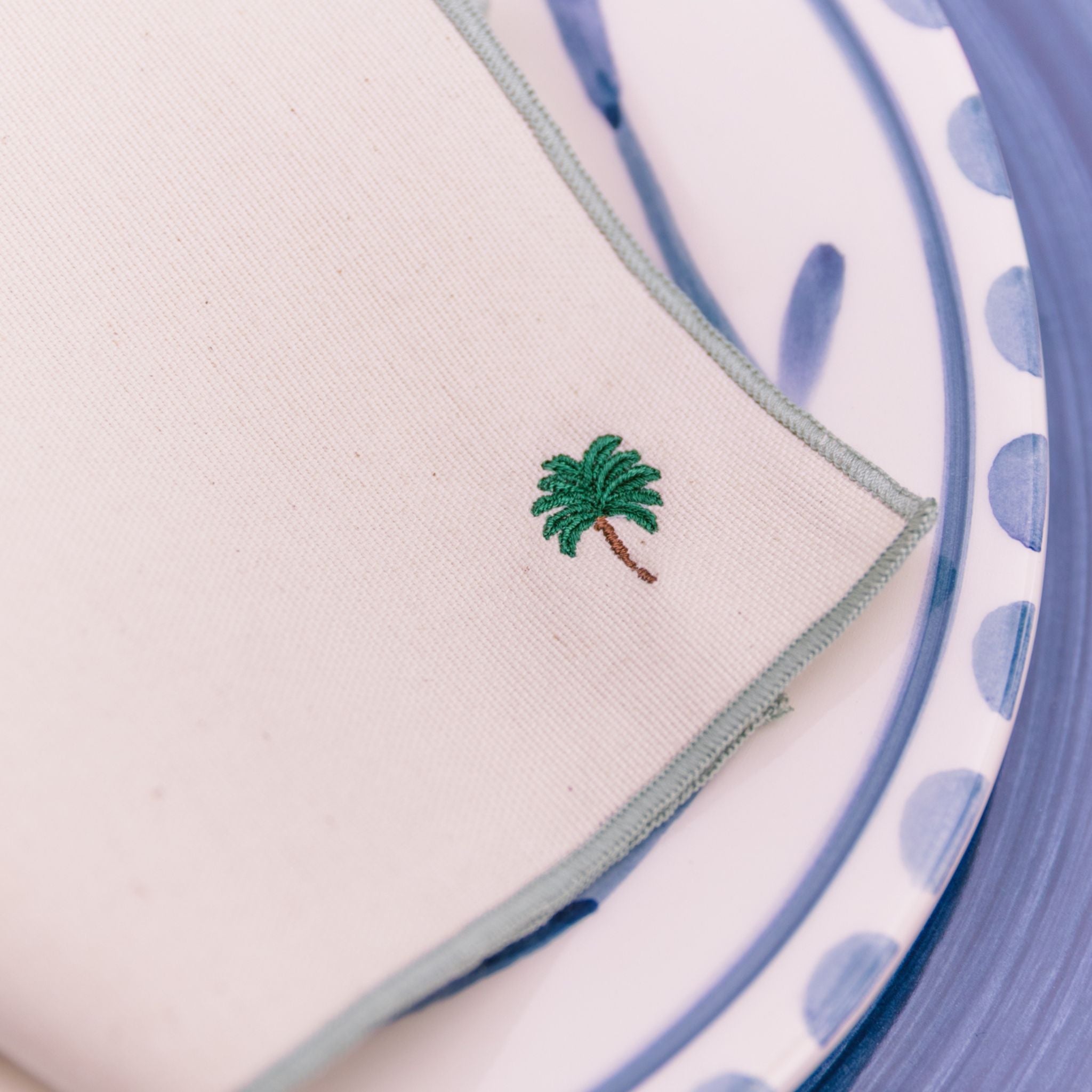 Ecru Nazaré napkins with summer embroidery
