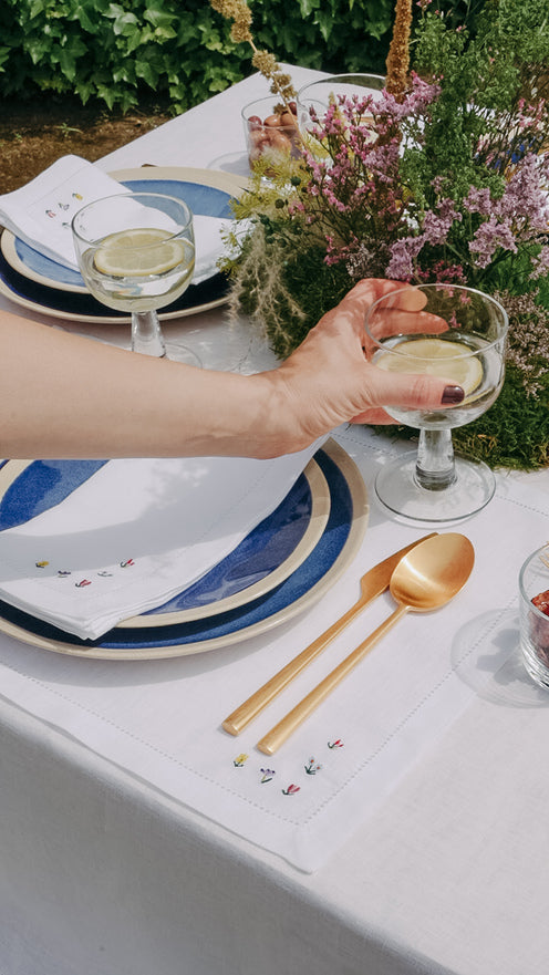 Mafra napkin and placemat with flower embroidery
