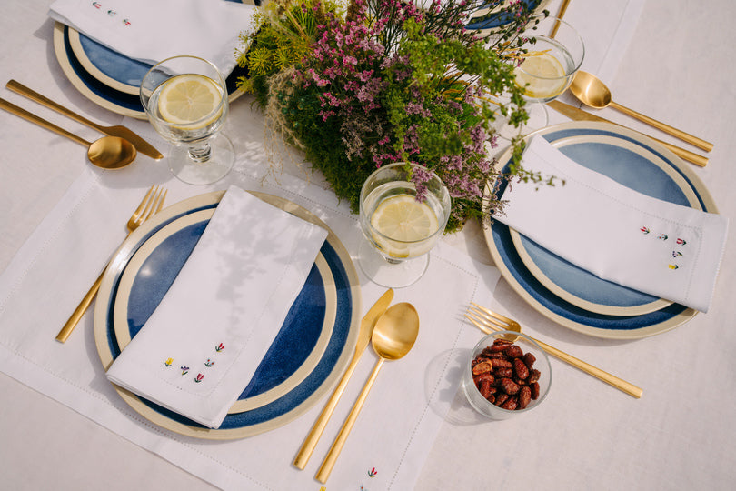 Mafra napkin and placemat with flower embroidery