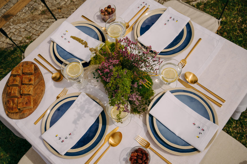 Mafra napkin and placemat with flower embroidery