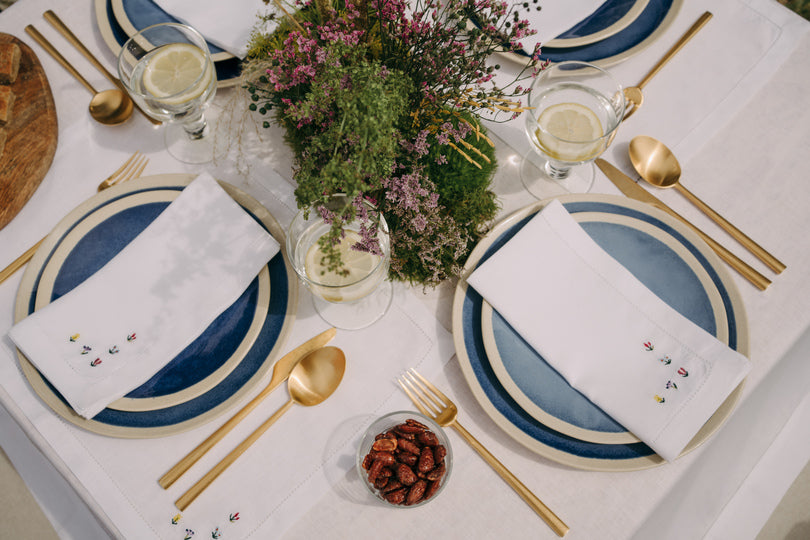 Mafra napkin and placemat with flower embroidery