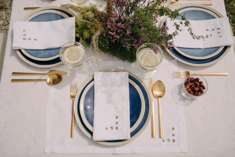 Mafra napkin and placemat with flower embroidery