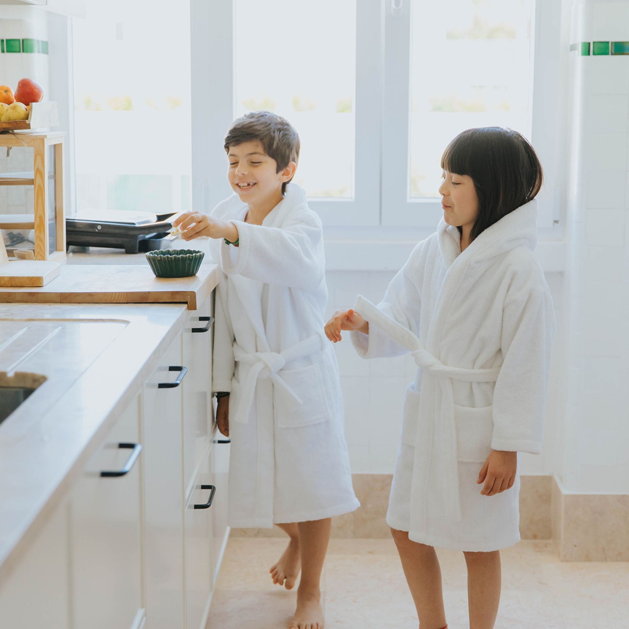 torres-novas-bath-bathrobes-plain-kids-white-lifestyle-3.jpg