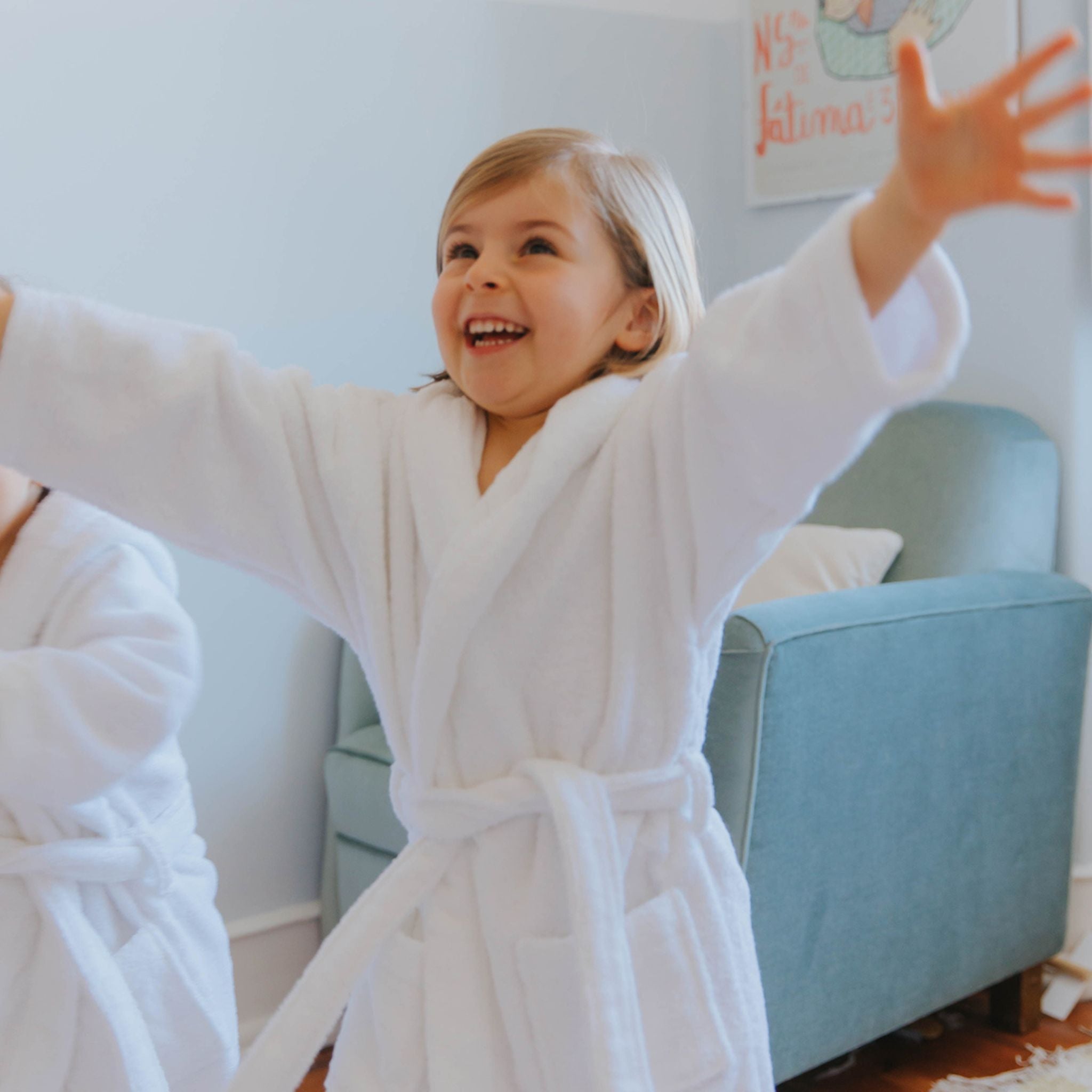 torres-novas-bath-bathrobes-plain-kids-white-lifestyle-9.jpg