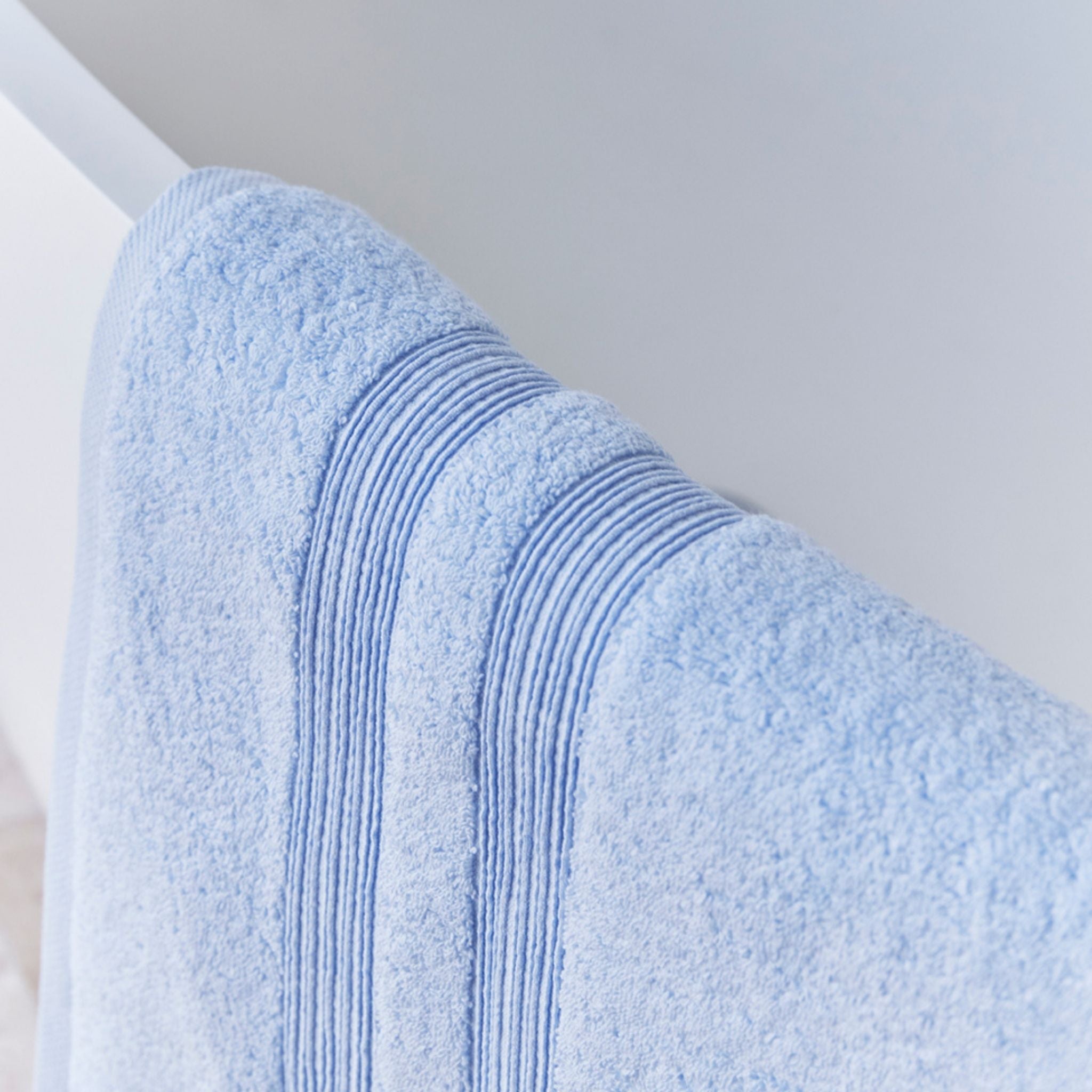 torres-novas-bath-elegance-plain-bath-towel-light-blue-lifestyle-4.jpg