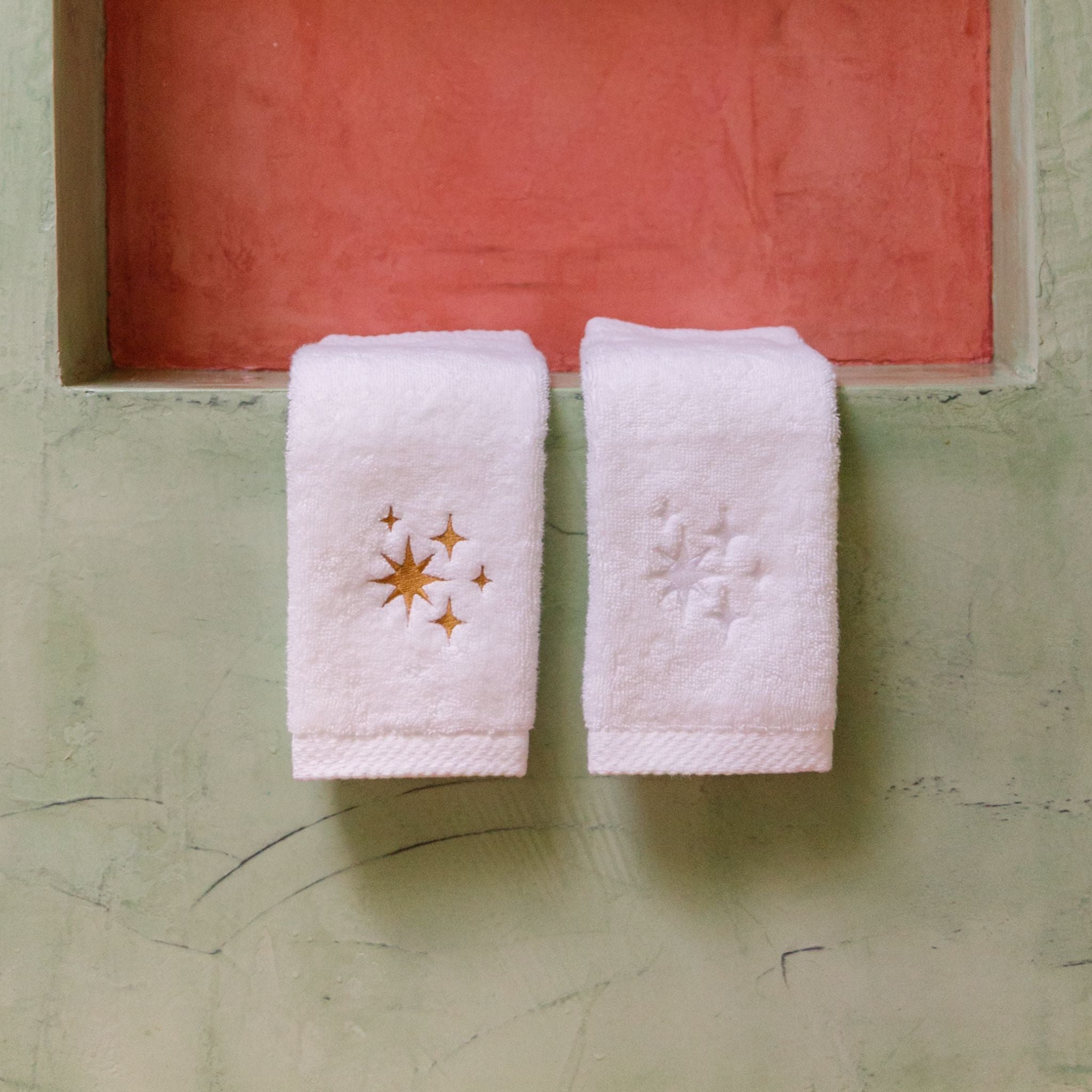 torres-novas-bath-luxus-embroidery-christmas-face-towel-white-lifestyle-25.jpg
