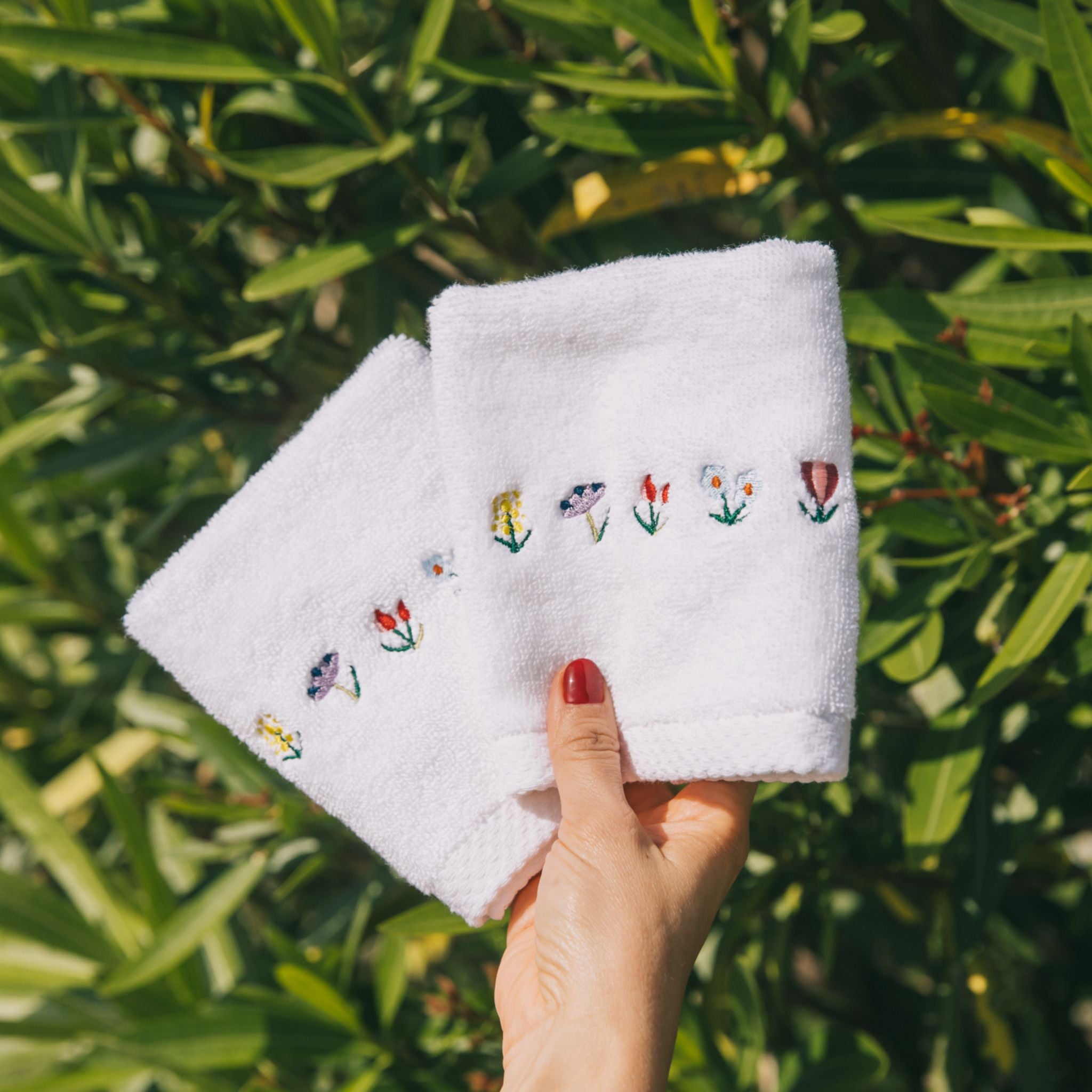Lingettes Luxus avec broderie de fleurs
