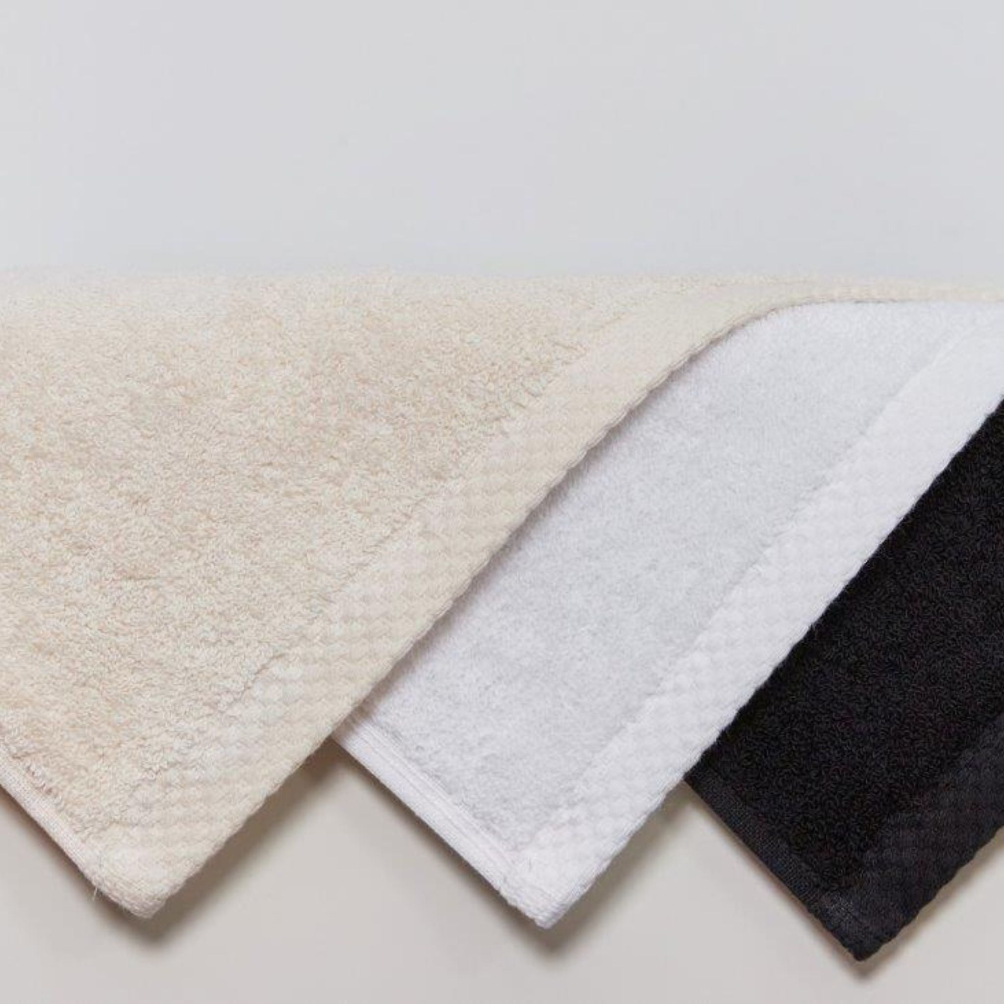 torres-novas-bath-luxus-plain-face-towel-white-lifestyle-2.jpg
