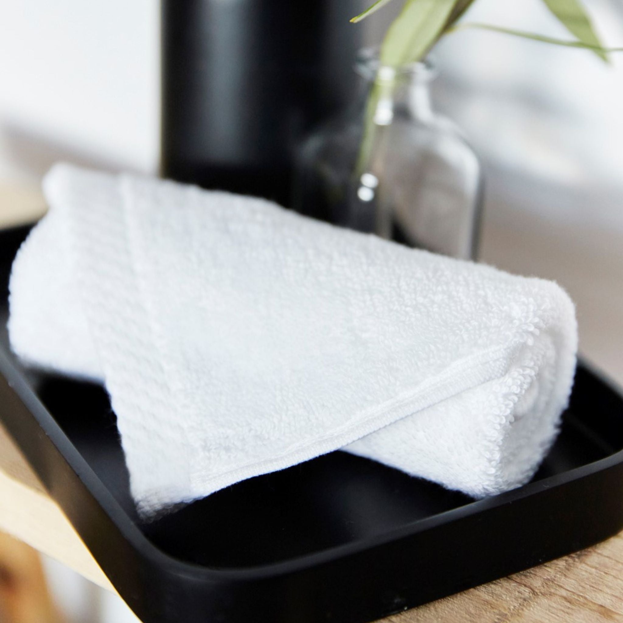 torres-novas-bath-luxus-plain-face-towel-white-lifestyle-3.jpg