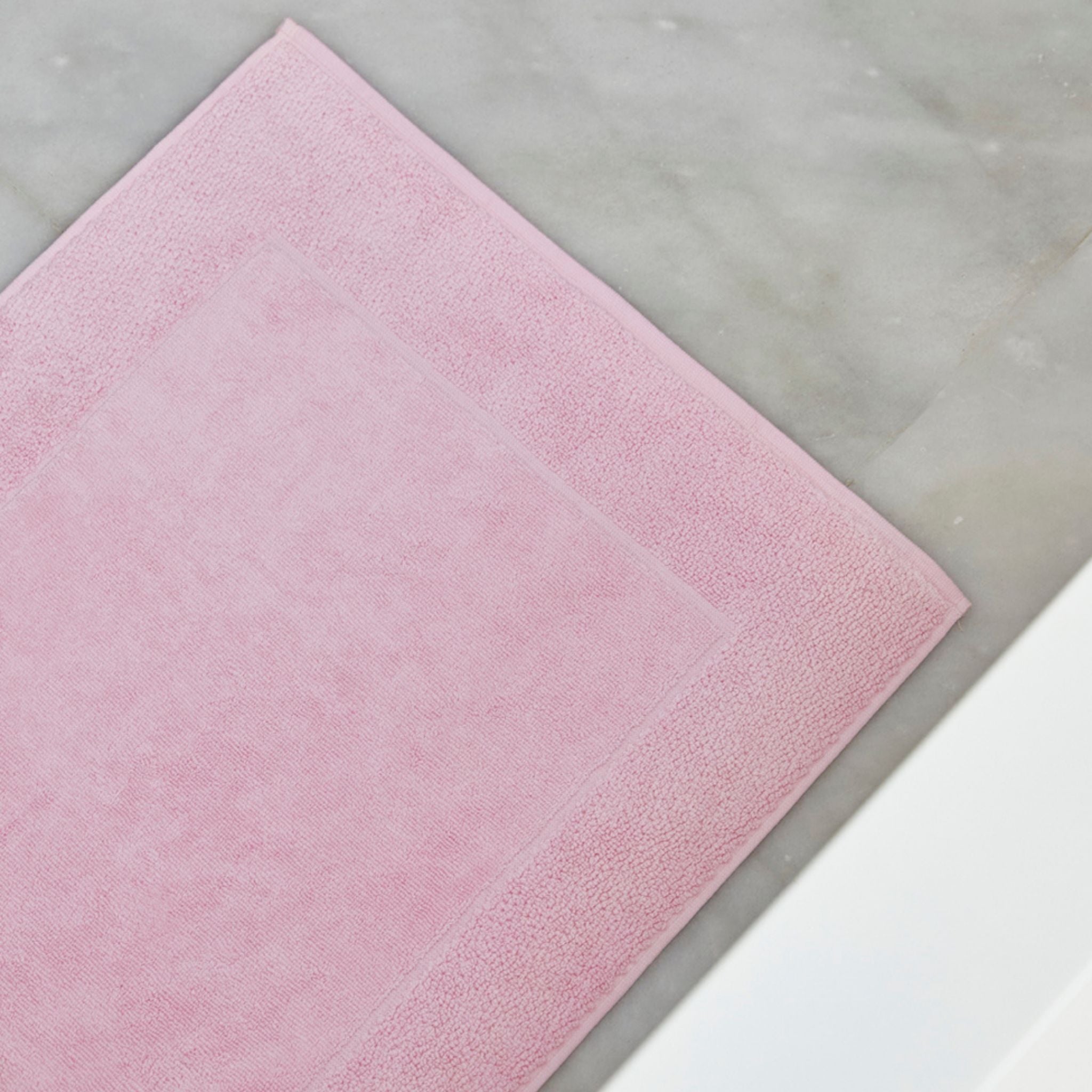 torres-novas-bath-mats-plain-bath-mat-baby-pink-lifestyle-1.jpg