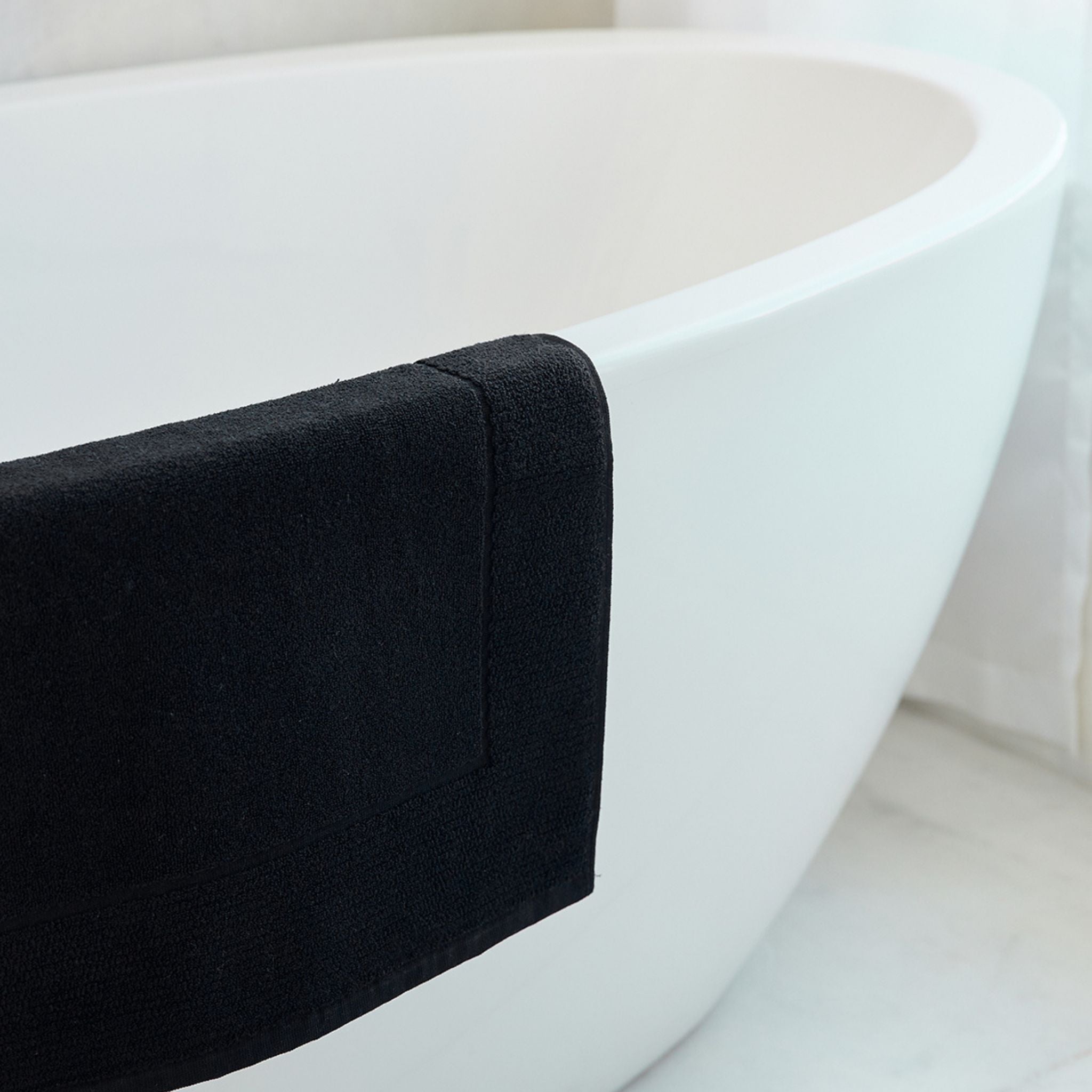 torres-novas-bath-mats-plain-bath-mat-caviar-black-lifestyle-1.jpg