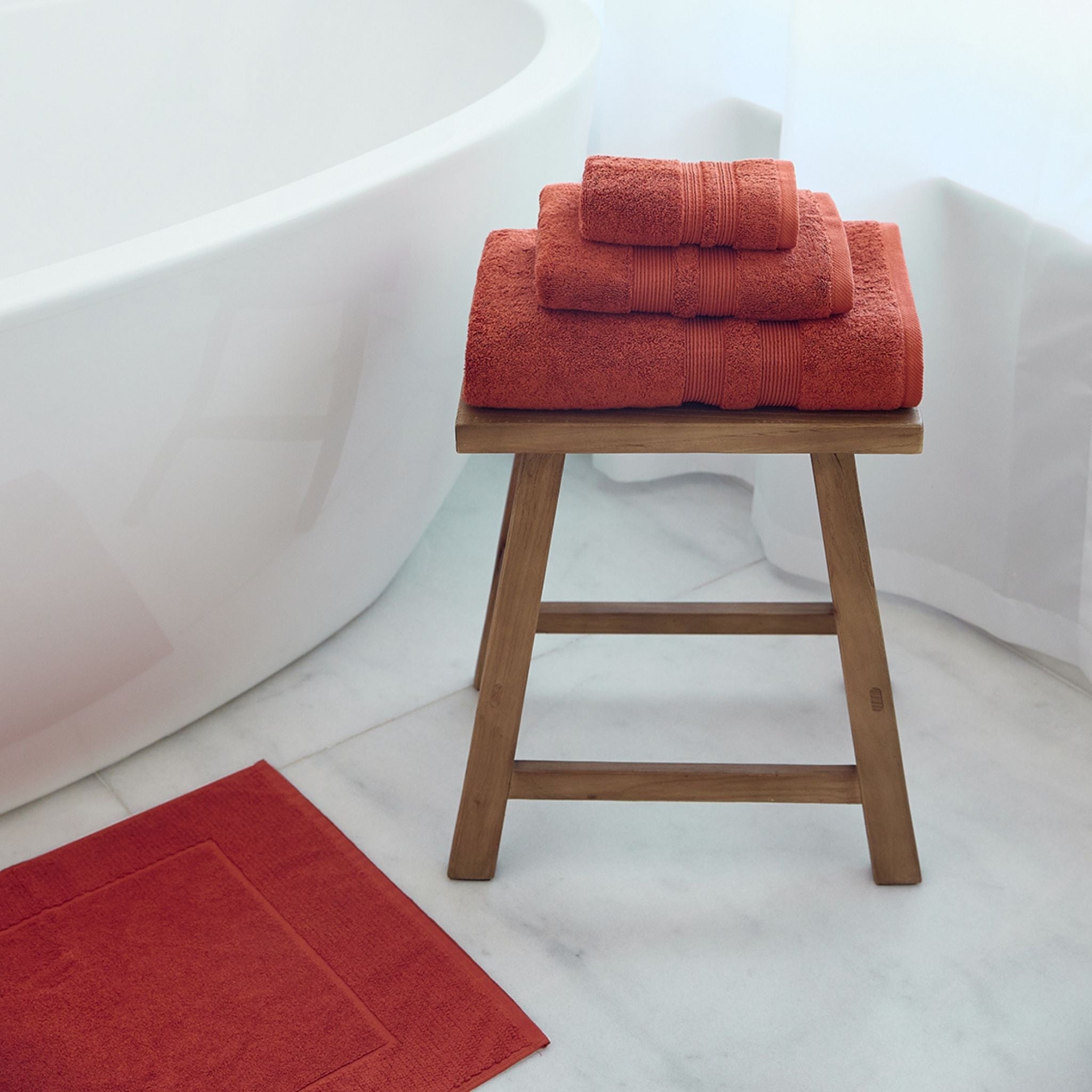 torres-novas-bath-mats-plain-bath-mat-cognac-lifestyle-1.jpg