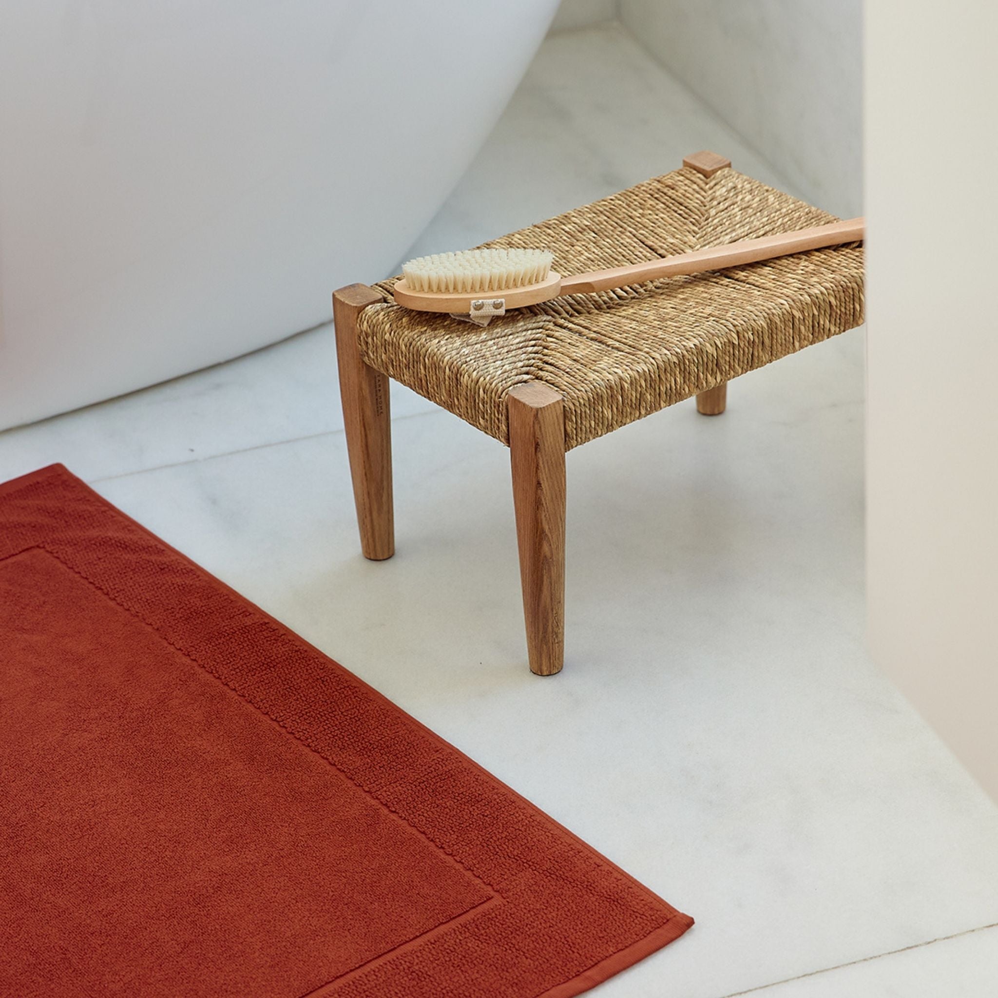 torres-novas-bath-mats-plain-bath-mat-cognac-lifestyle-2.jpg