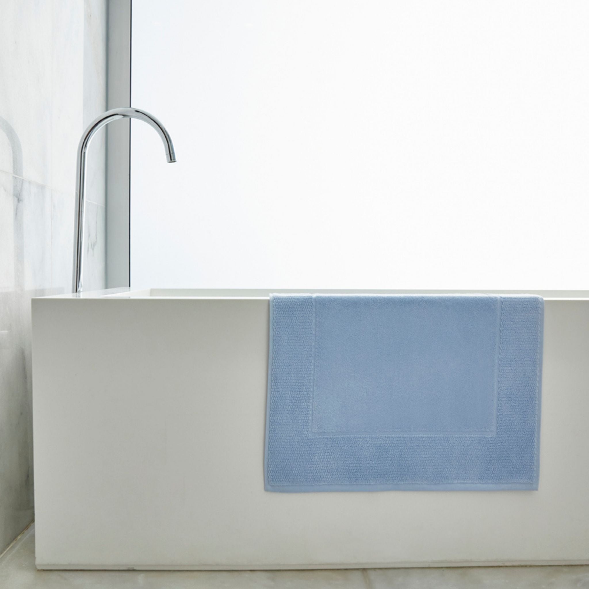 torres-novas-bath-mats-plain-bath-mat-light-blue-lifestyle-3.jpg