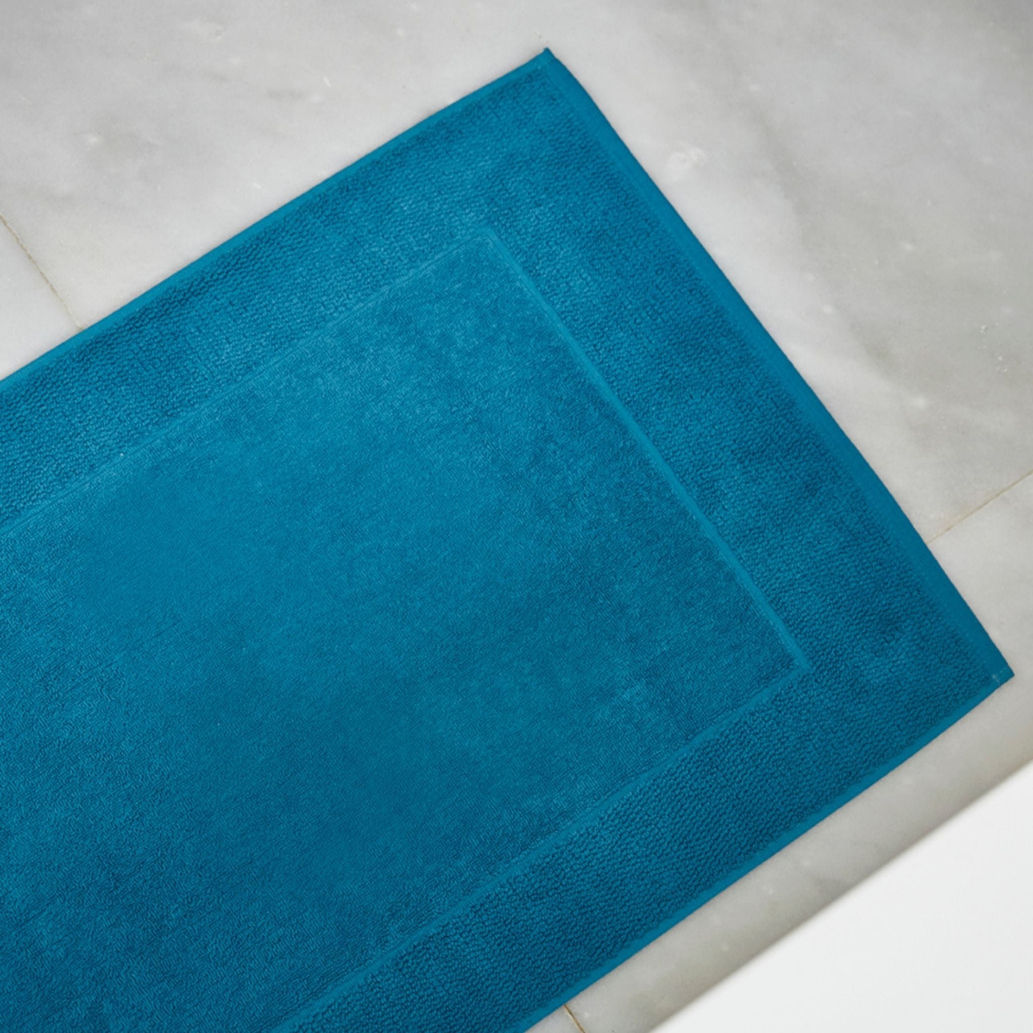 torres-novas-bath-mats-plain-bath-mat-petroleum-blue-lifestyle-1.jpg