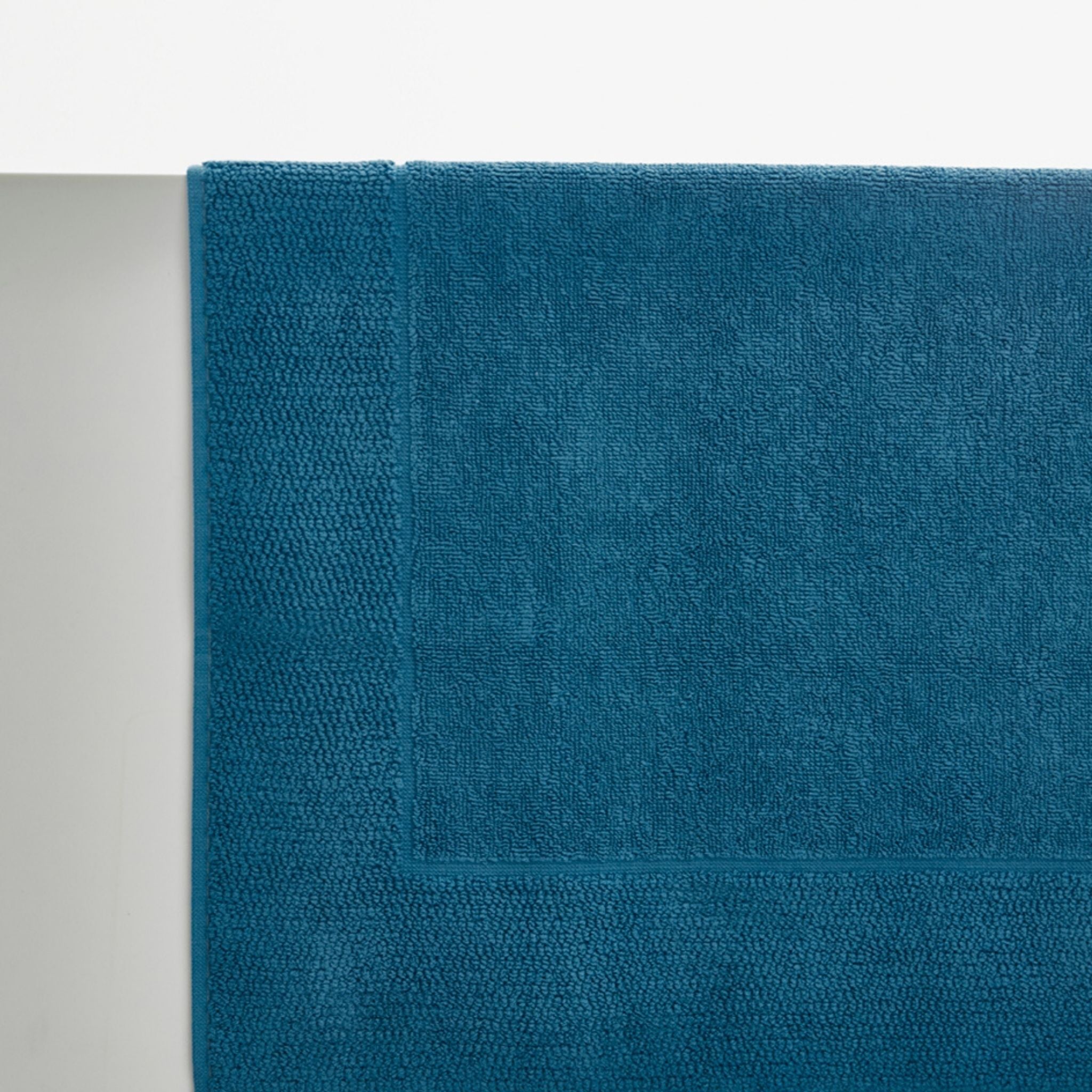 torres-novas-bath-mats-plain-bath-mat-petroleum-blue-lifestyle-2.jpg