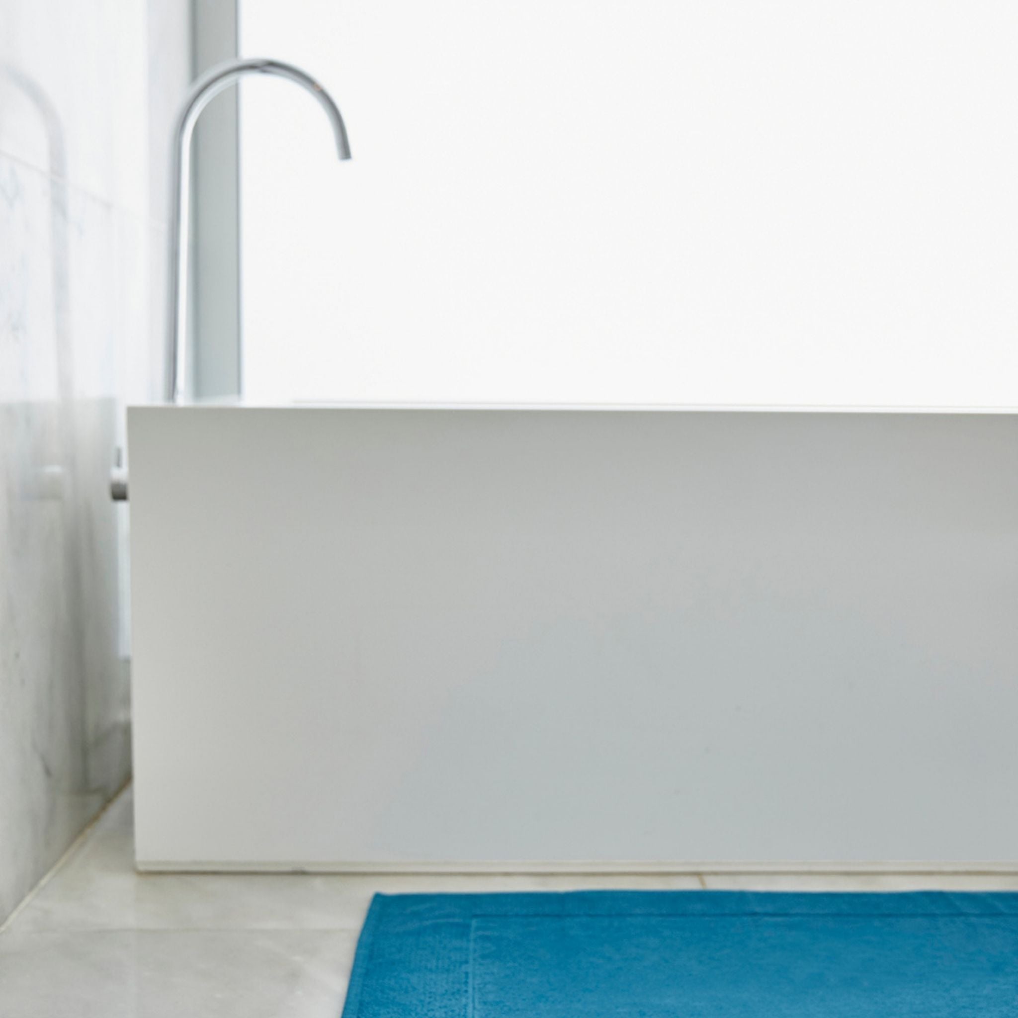 torres-novas-bath-mats-plain-bath-mat-petroleum-blue-lifestyle-4.jpg