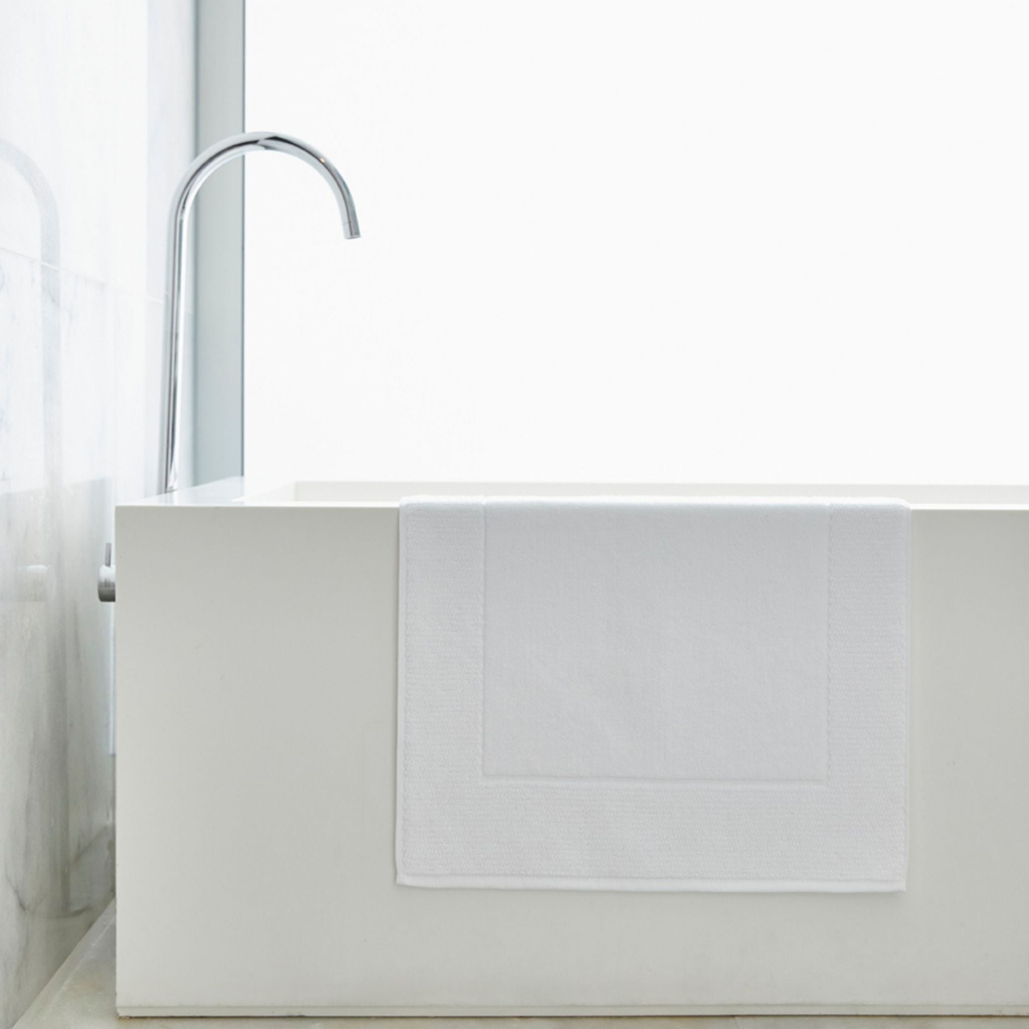 torres-novas-bath-mats-plain-bath-mat-white-lifestyle-3.jpg