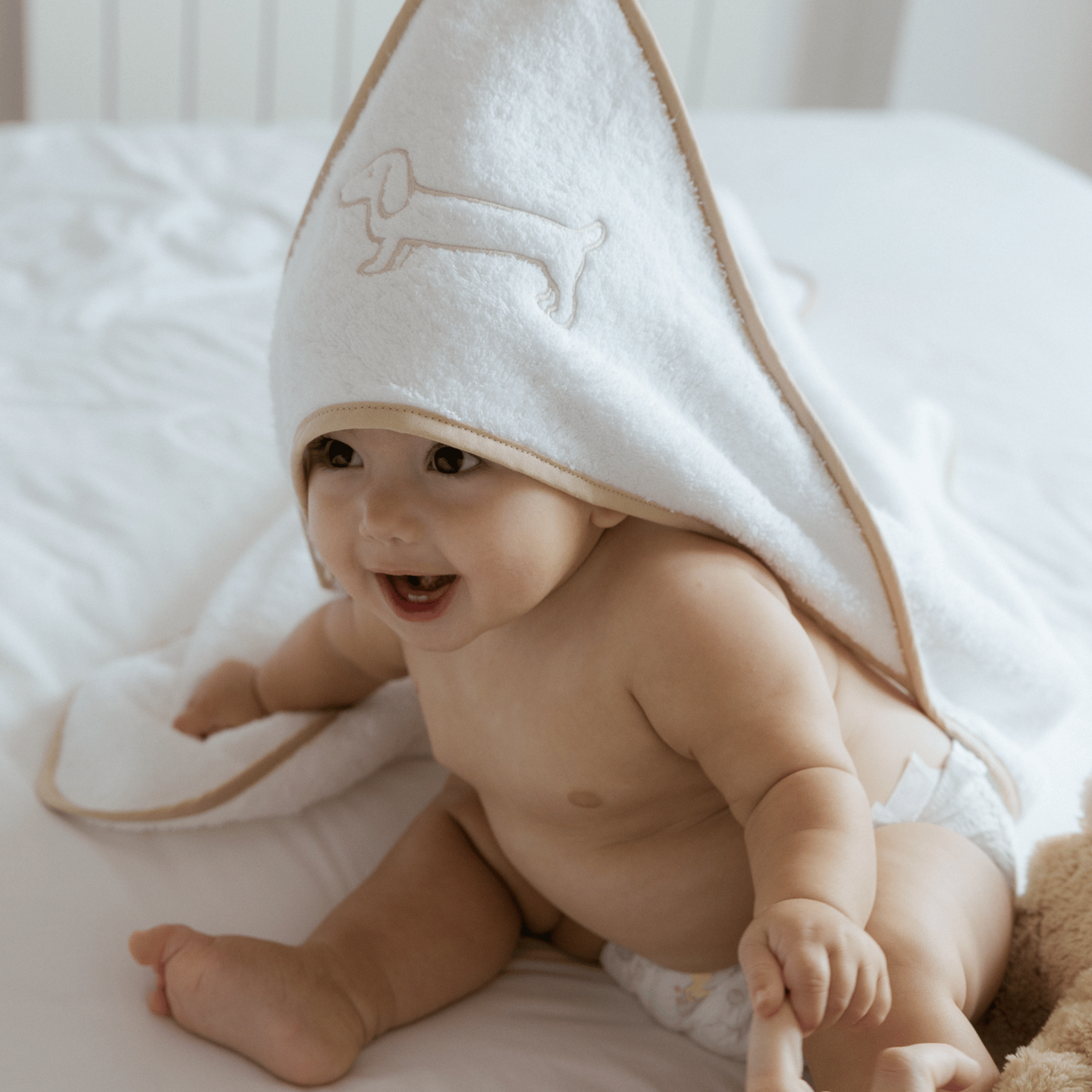 Serviette pour bébé Mira avec broderie