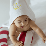 Serviette pour bébé Mira avec broderie