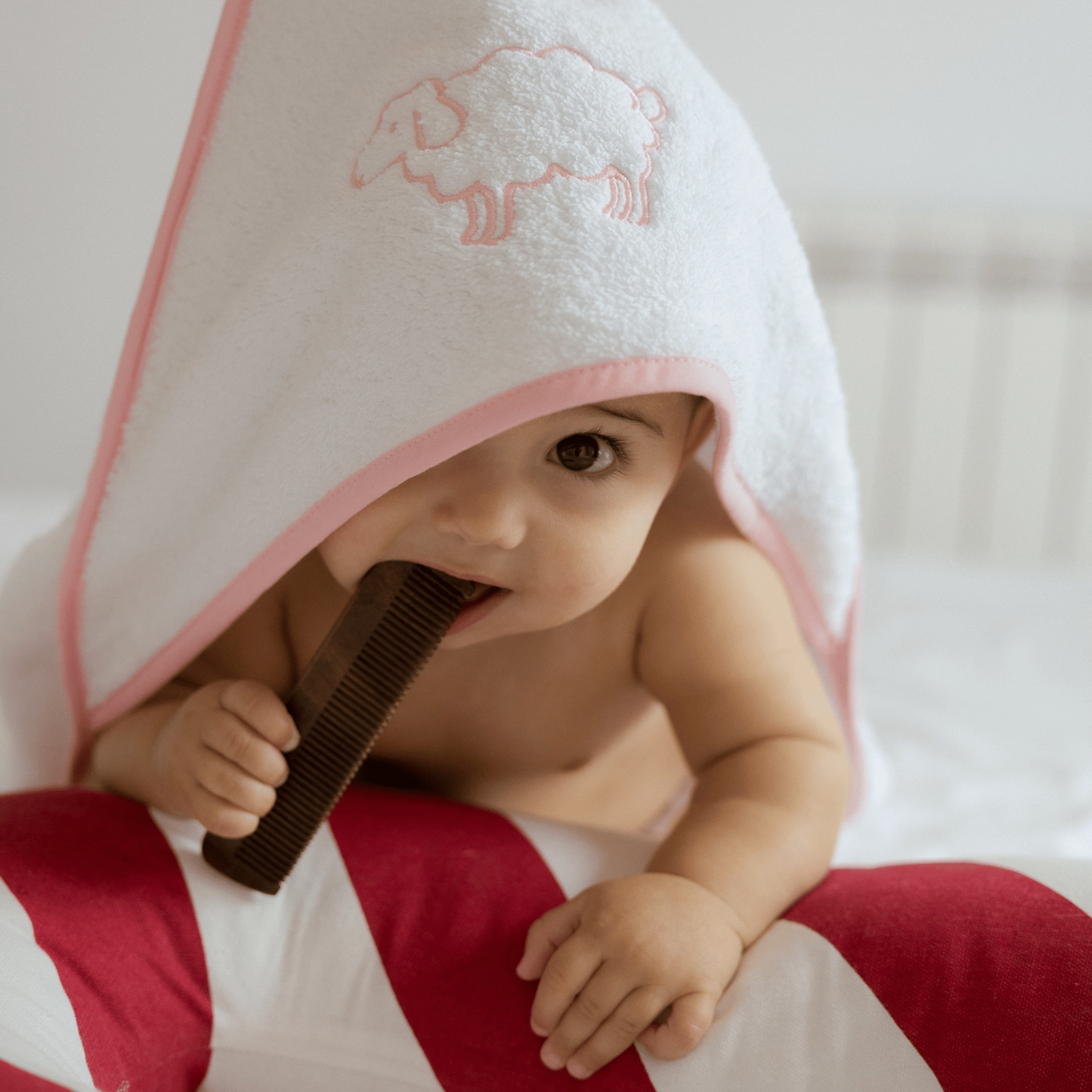 Serviette pour bébé Mira avec broderie