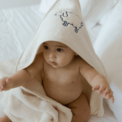 Serviette pour bébé Mira avec broderie