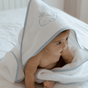 Serviette pour bébé Mira avec broderie