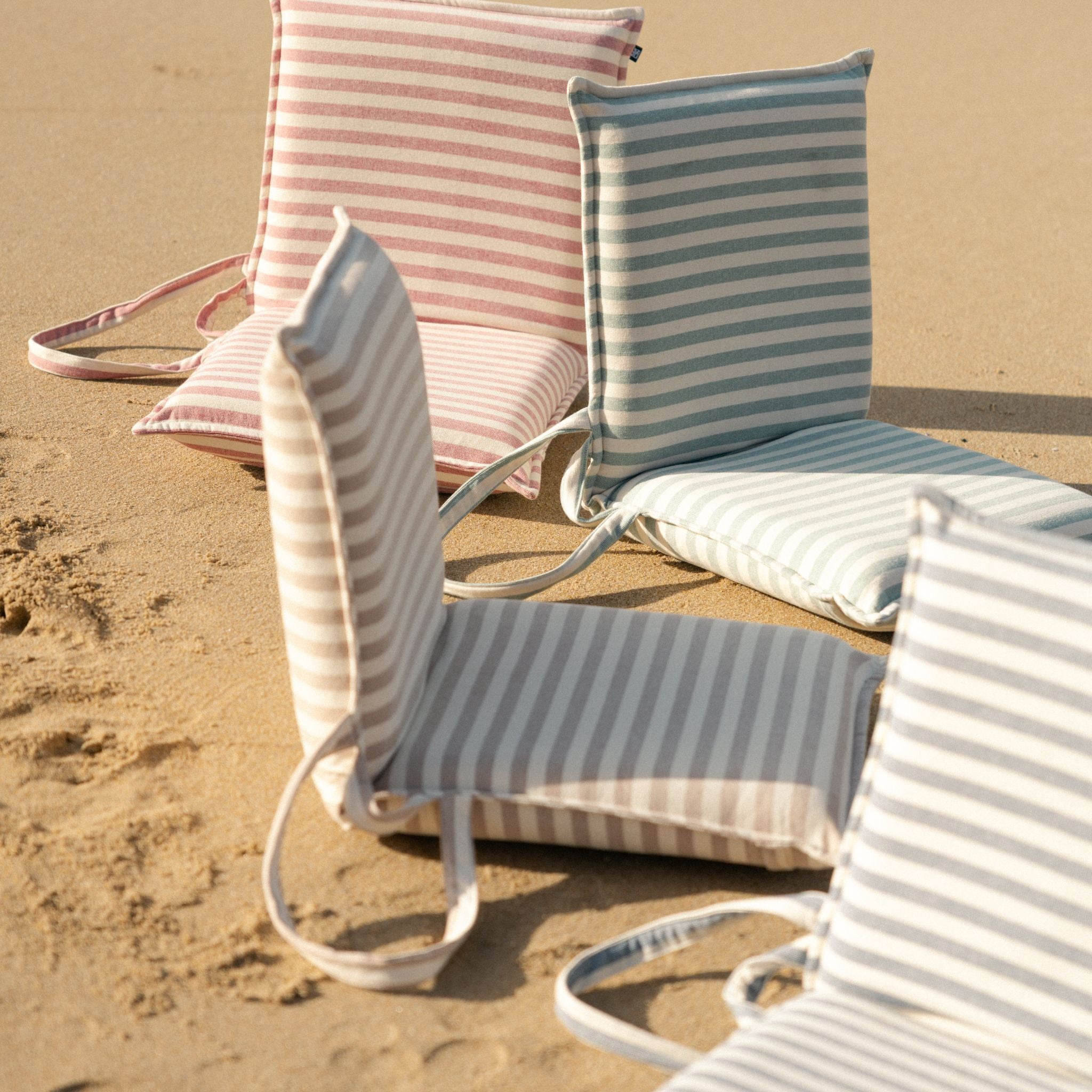 torres-novas-beach-barra-horizontal-stripes-beach-chair-multiple-colours-lifestyle-4_a798447a-aba7-4ec3-a2a2-c52f67fc6c17.jpg