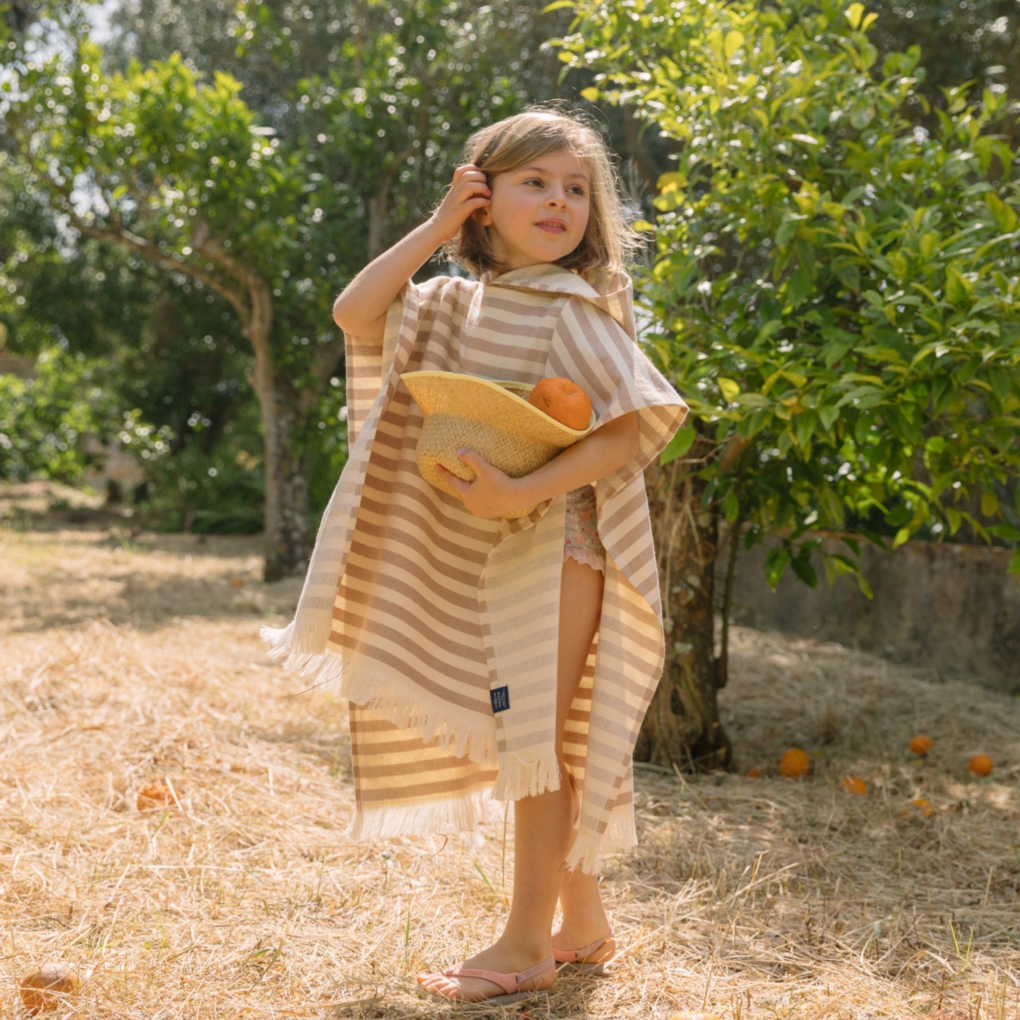 torres-novas-beach-barra-horizontal-stripes-kid-poncho-beige-lifestyle-3.jpg