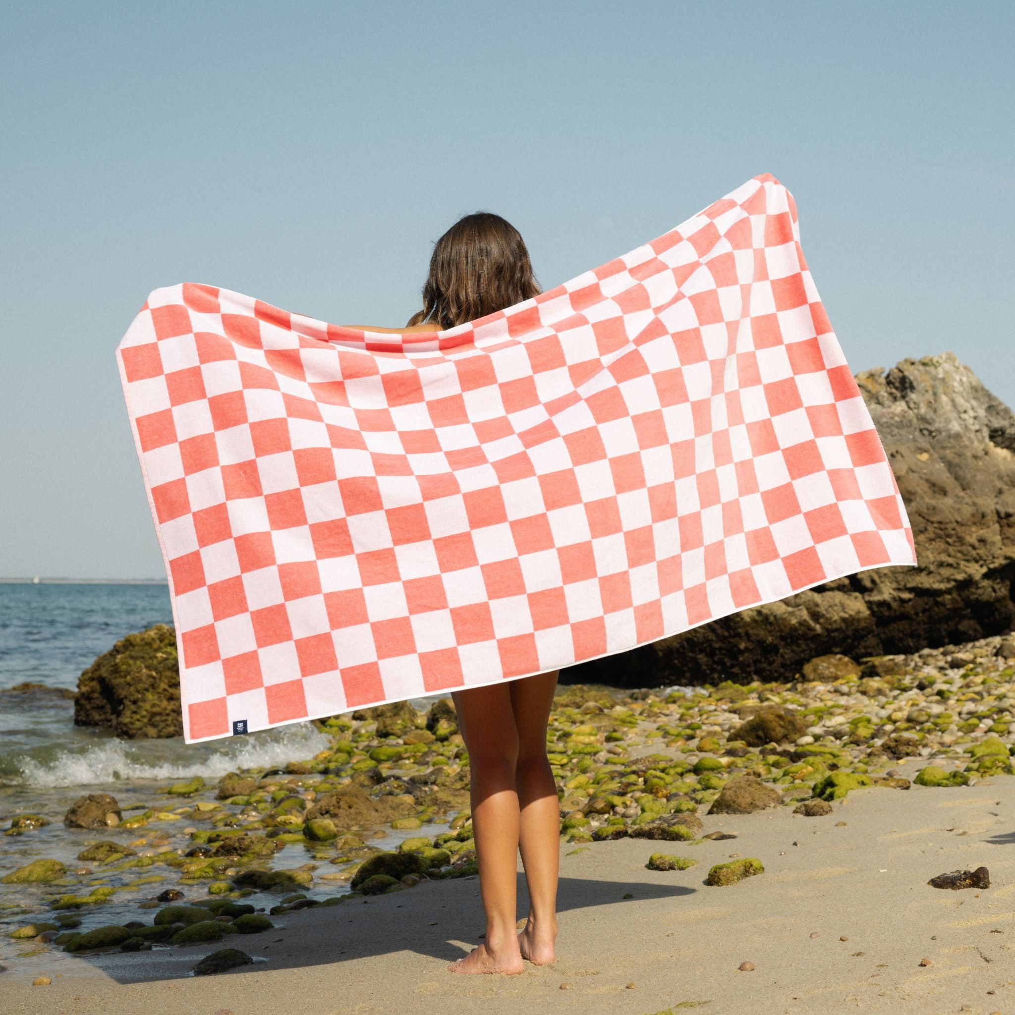 torres-novas-beach-chequered-gibalta-checkers-towel-pink-lifestyle-6.jpg