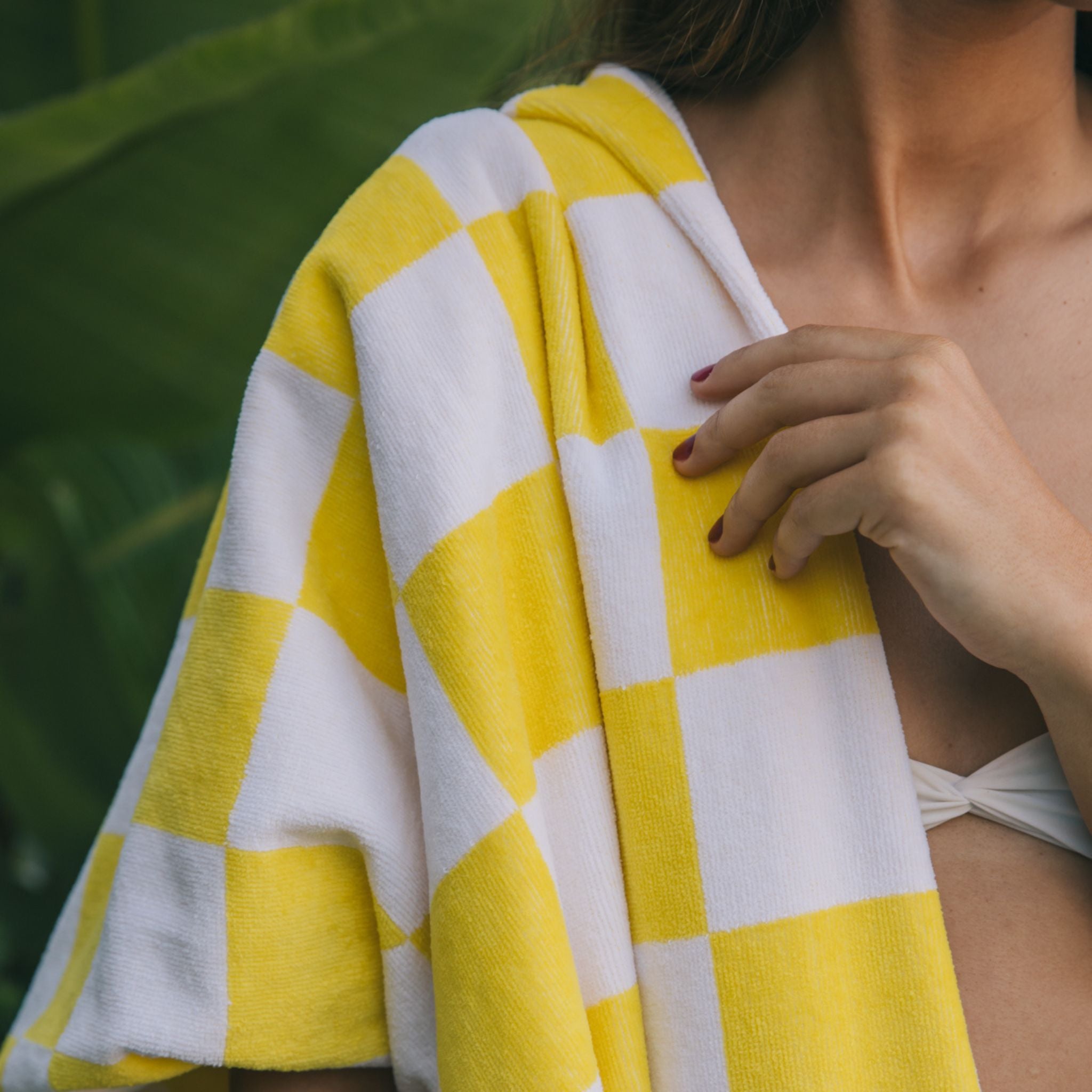 torres-novas-beach-chequered-gibalta-checkers-towel-yellow-lifestyle-1.jpg