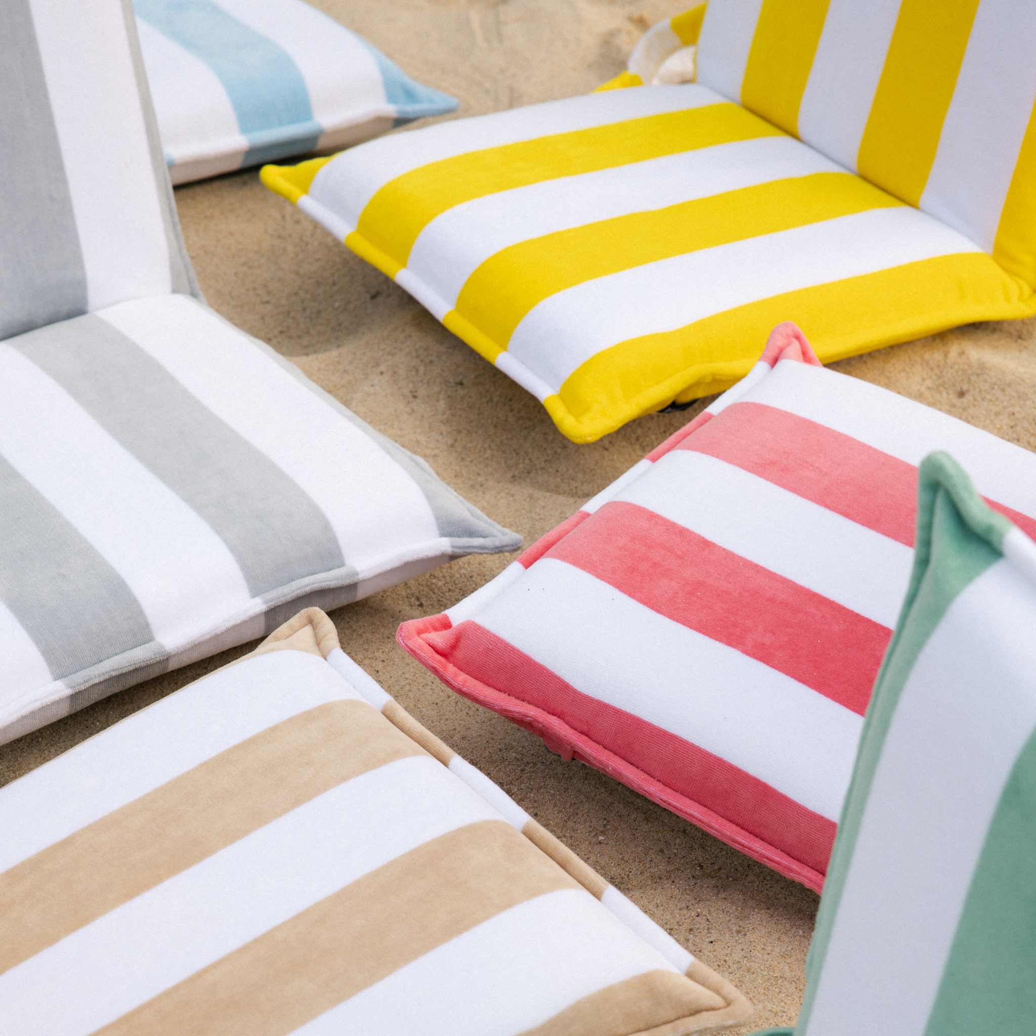 torres-novas-beach-gibalta-vertical-stripes-chair-multiple-colours-lifestyle-3.png