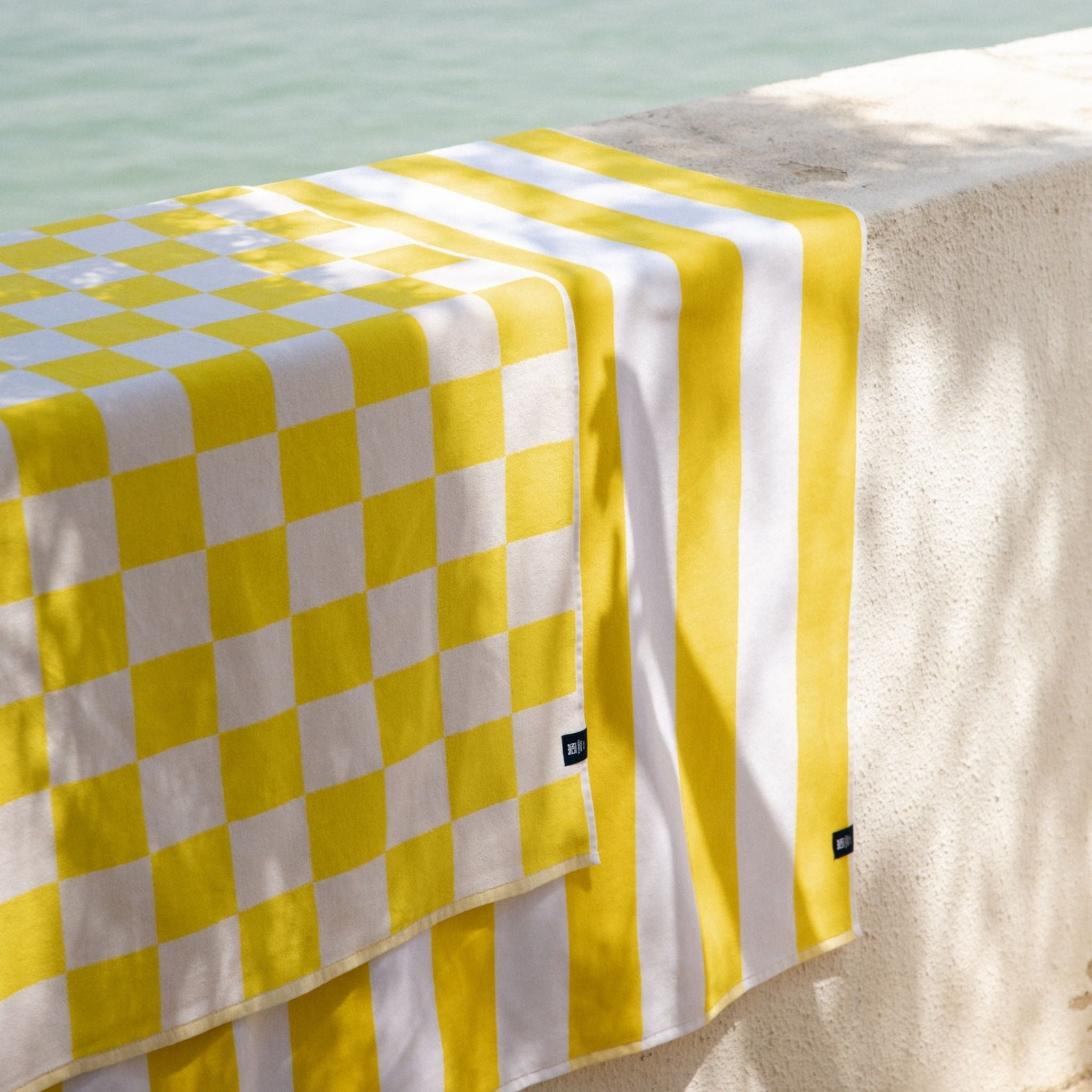 torres-novas-beach-gibalta-vertical-stripes-towel-multiple-colours-lifestyle-37.jpg
