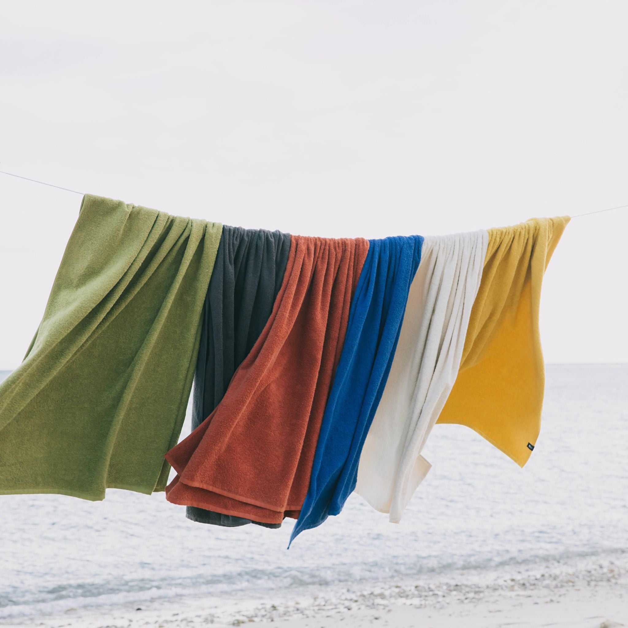 torres-novas-beach-mar-plain-towel-multiple-colours-lifestyle-1.jpg