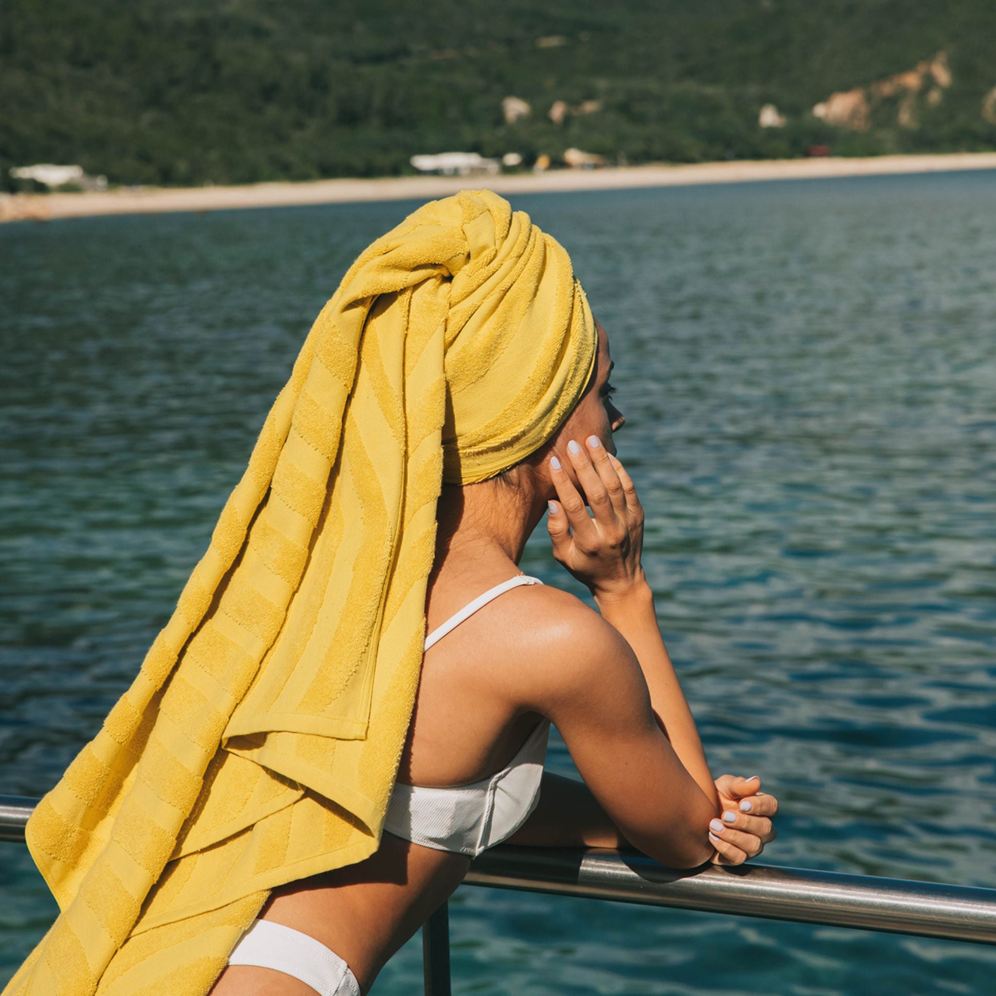 torres-novas-beach-mar-waves-towel-saffron-yellow-lifestyle-1.jpg
