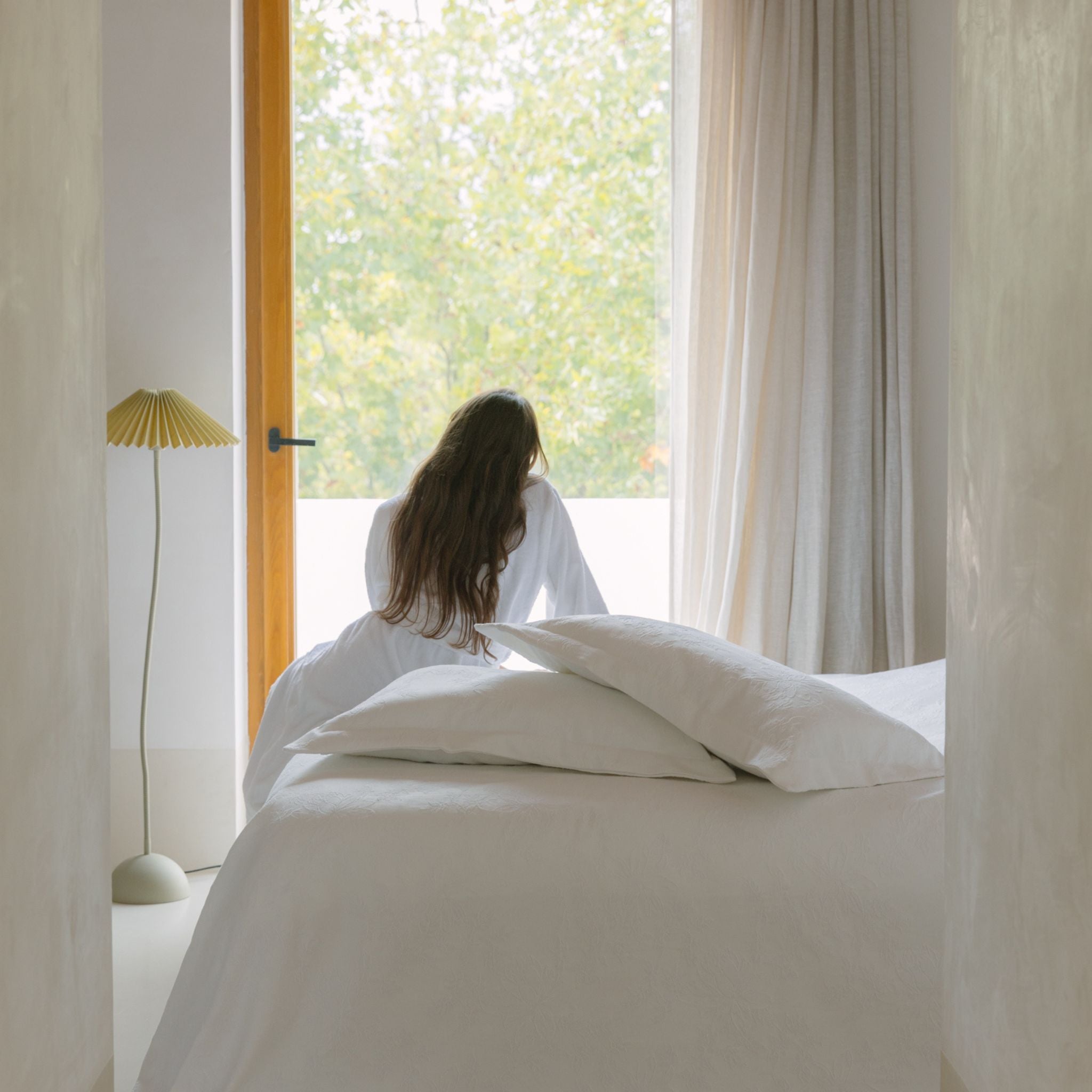 torres-novas-bed-belmonte-jacquard-bedspreads-white-lifestyle-2.jpg
