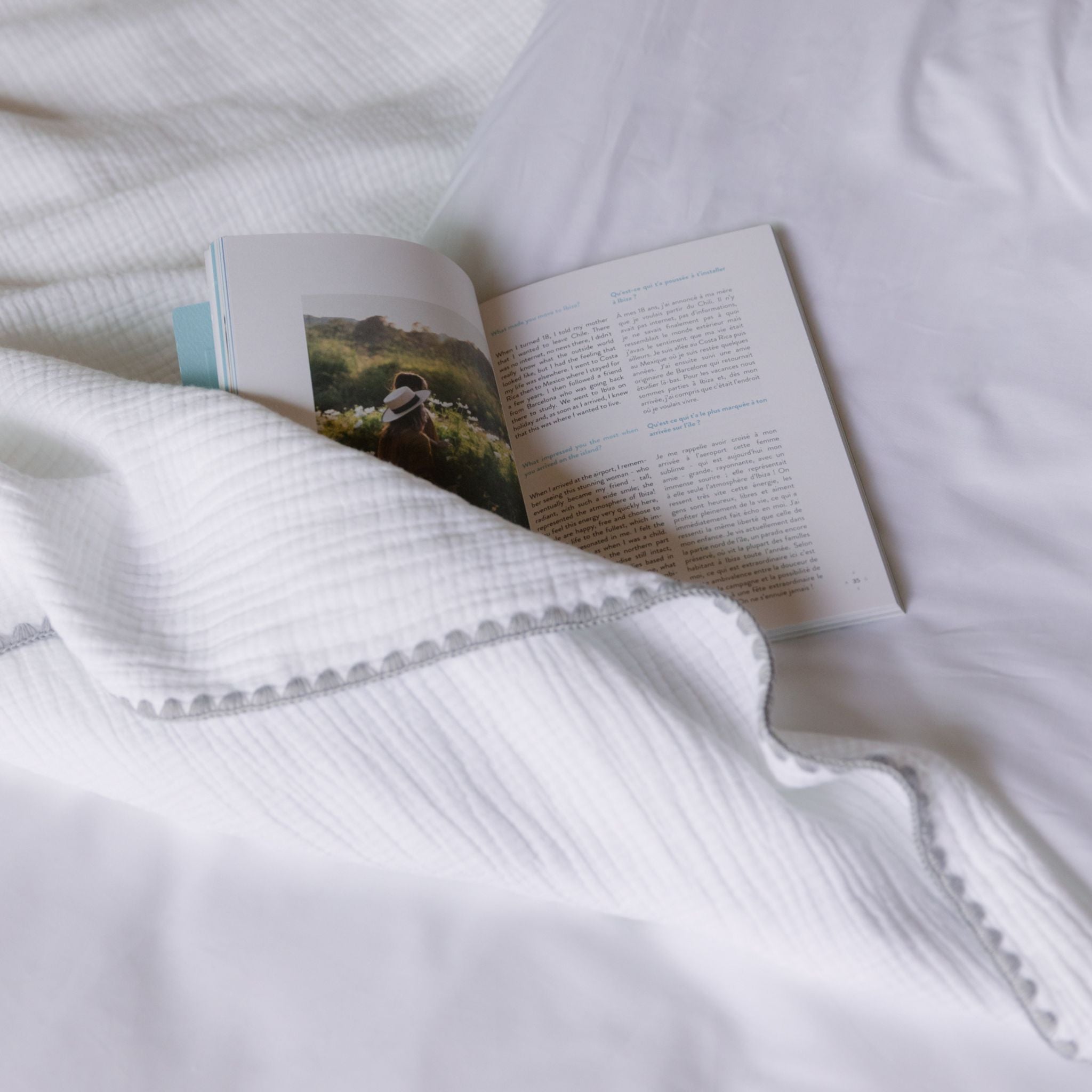 torres-novas-bed-cascais-cotton-gauze-throws-grey-lifestyle-1.jpg